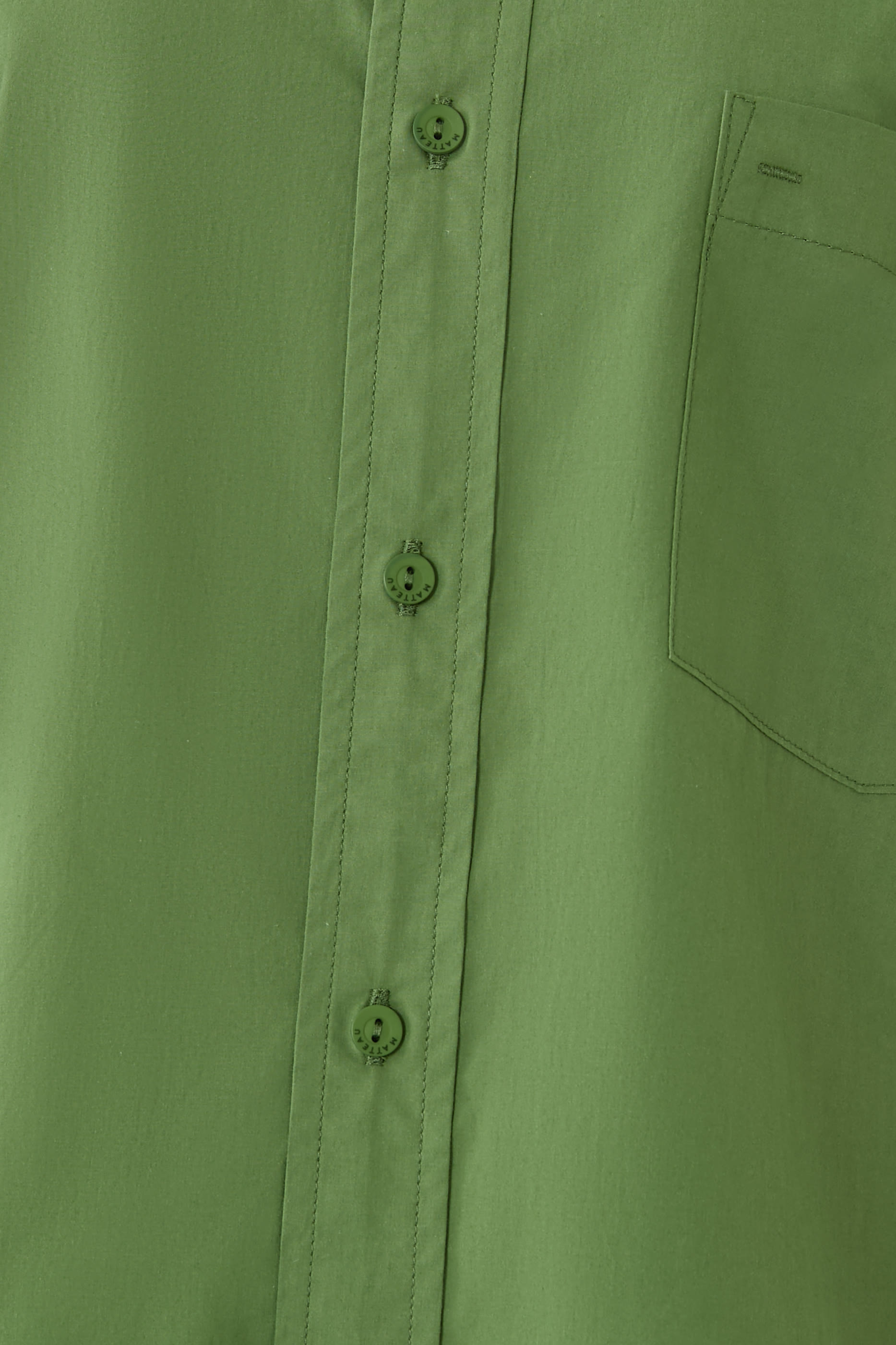 قميص بأكمام طويلة وقصة مريحة