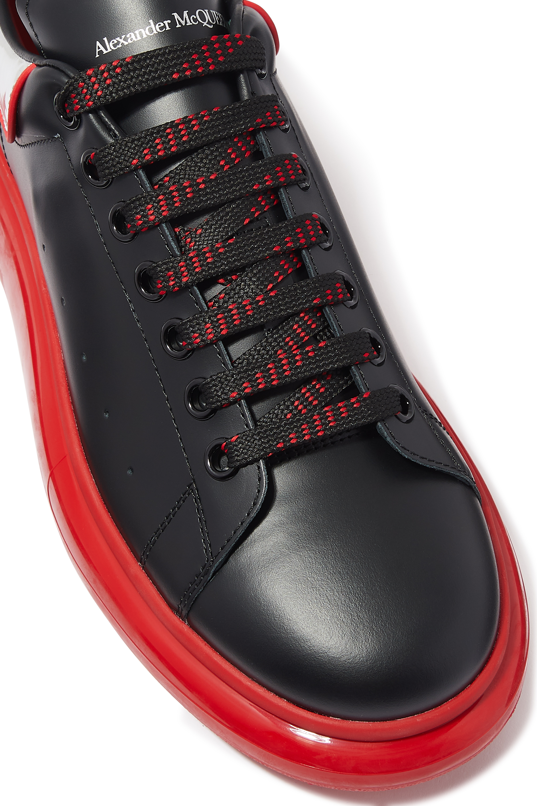 سنيكرز جلد بنعل سميك