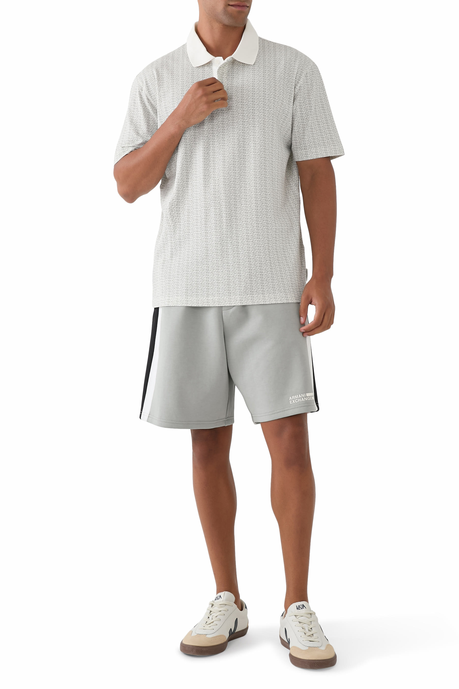 قميص بولو بأكمام قصيرة