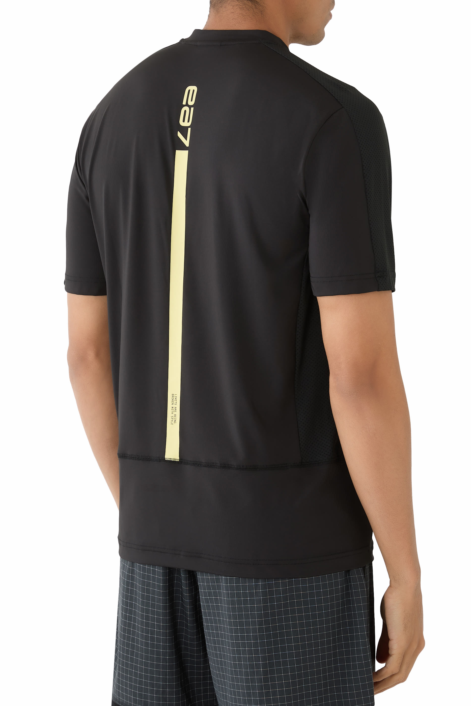 تيشيرت مزين بشعار الماركة