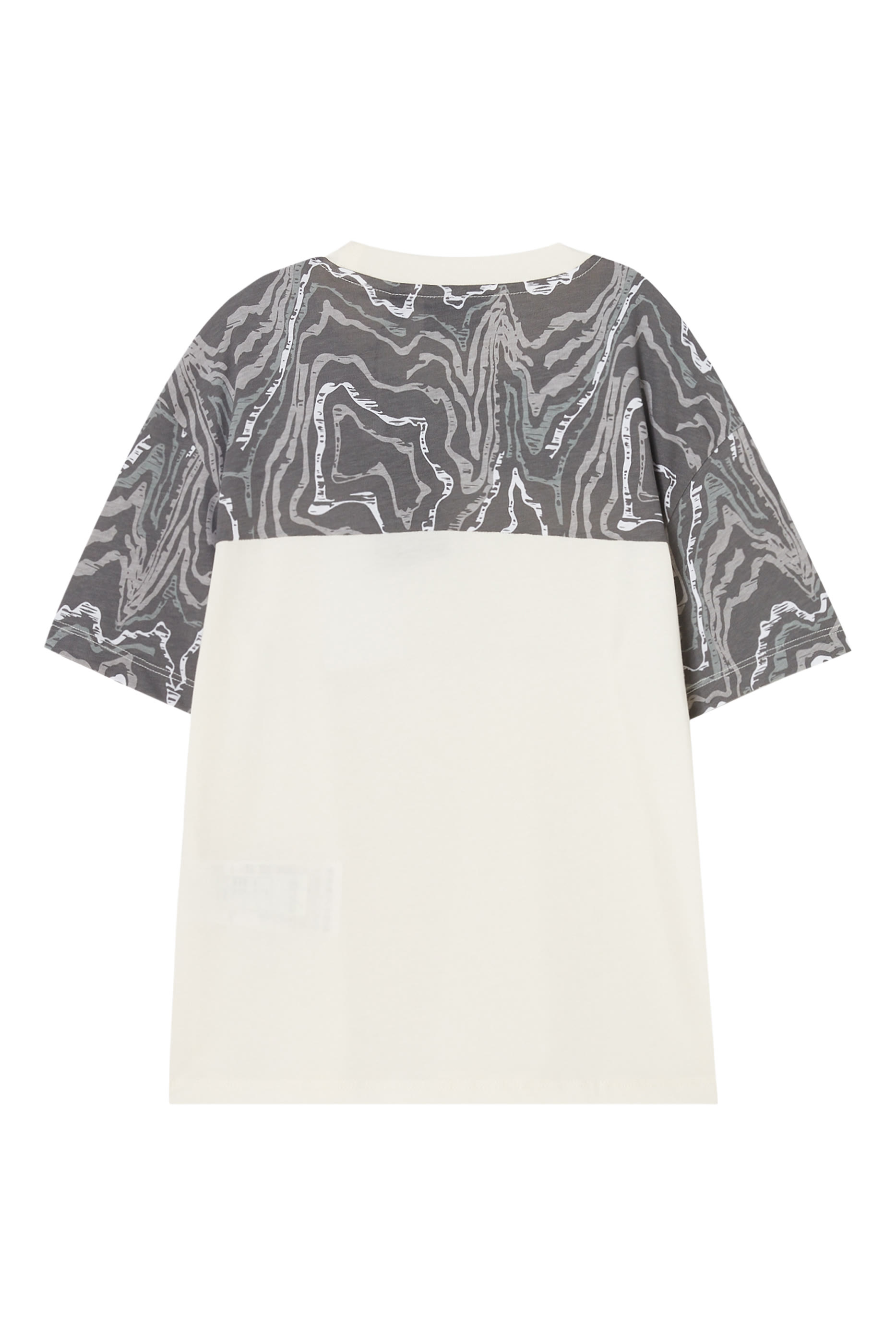 تيشيرت بشعار الماركة للأطفال