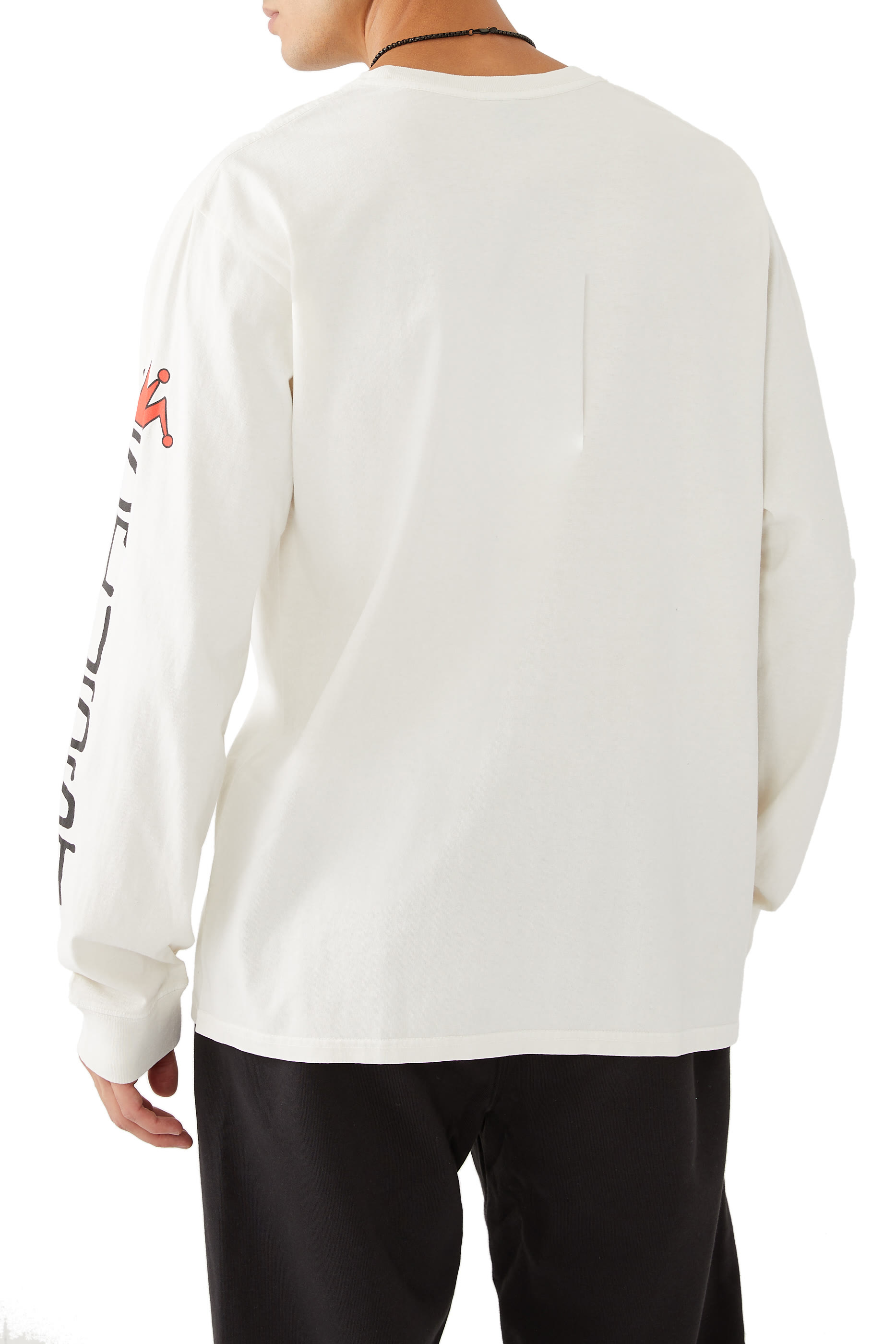 تيشيرت بأكمام طويلة بطبعات شعار كبير الحجم مصبوغ