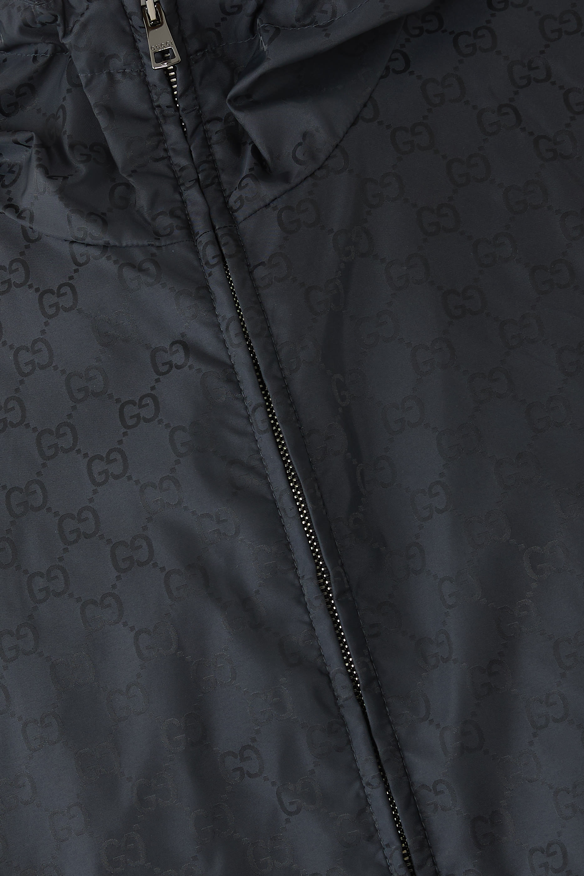 جاكيت بسحاب مزين بشعار الماركة نايلون