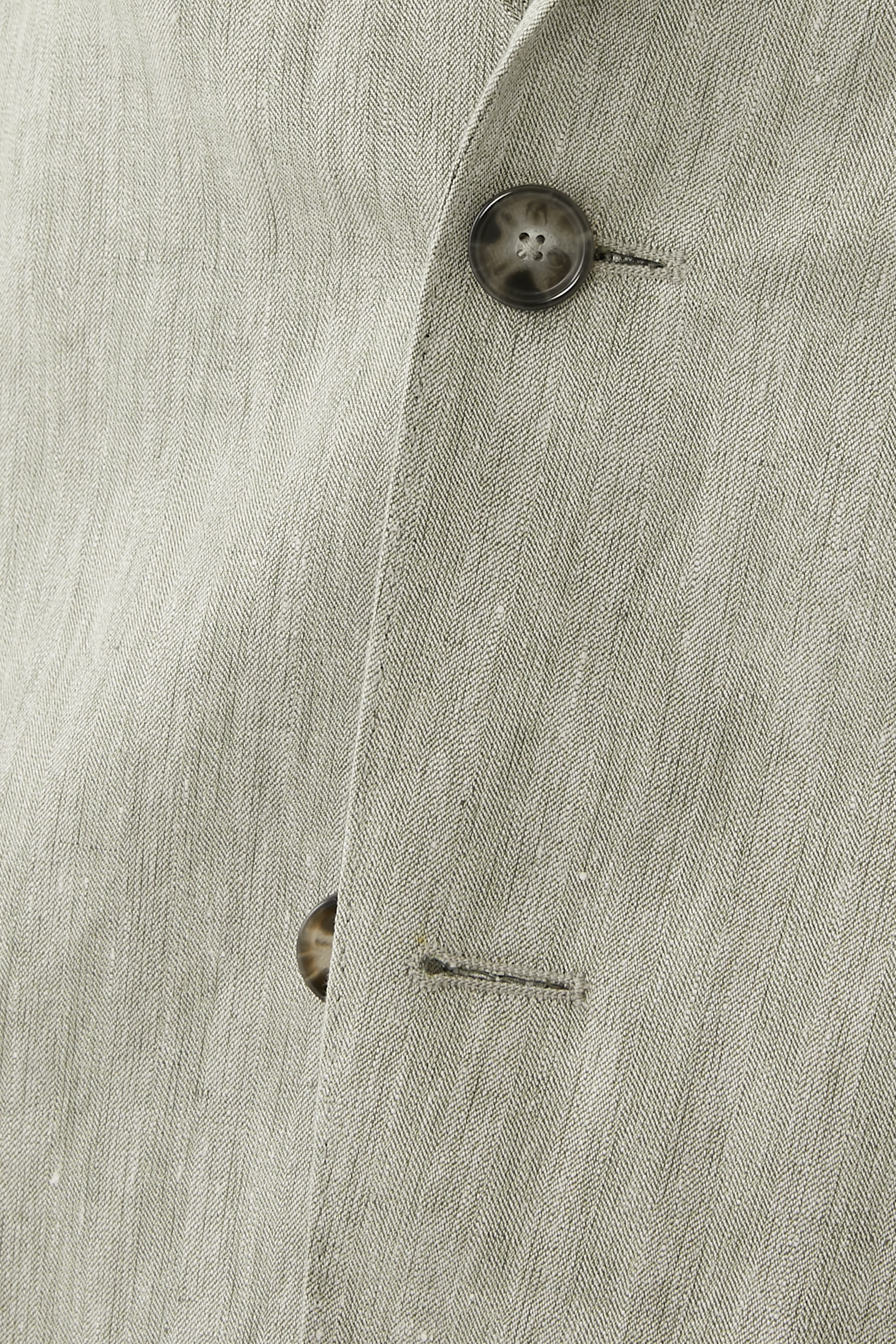 جاكيت بقصة ضيقة