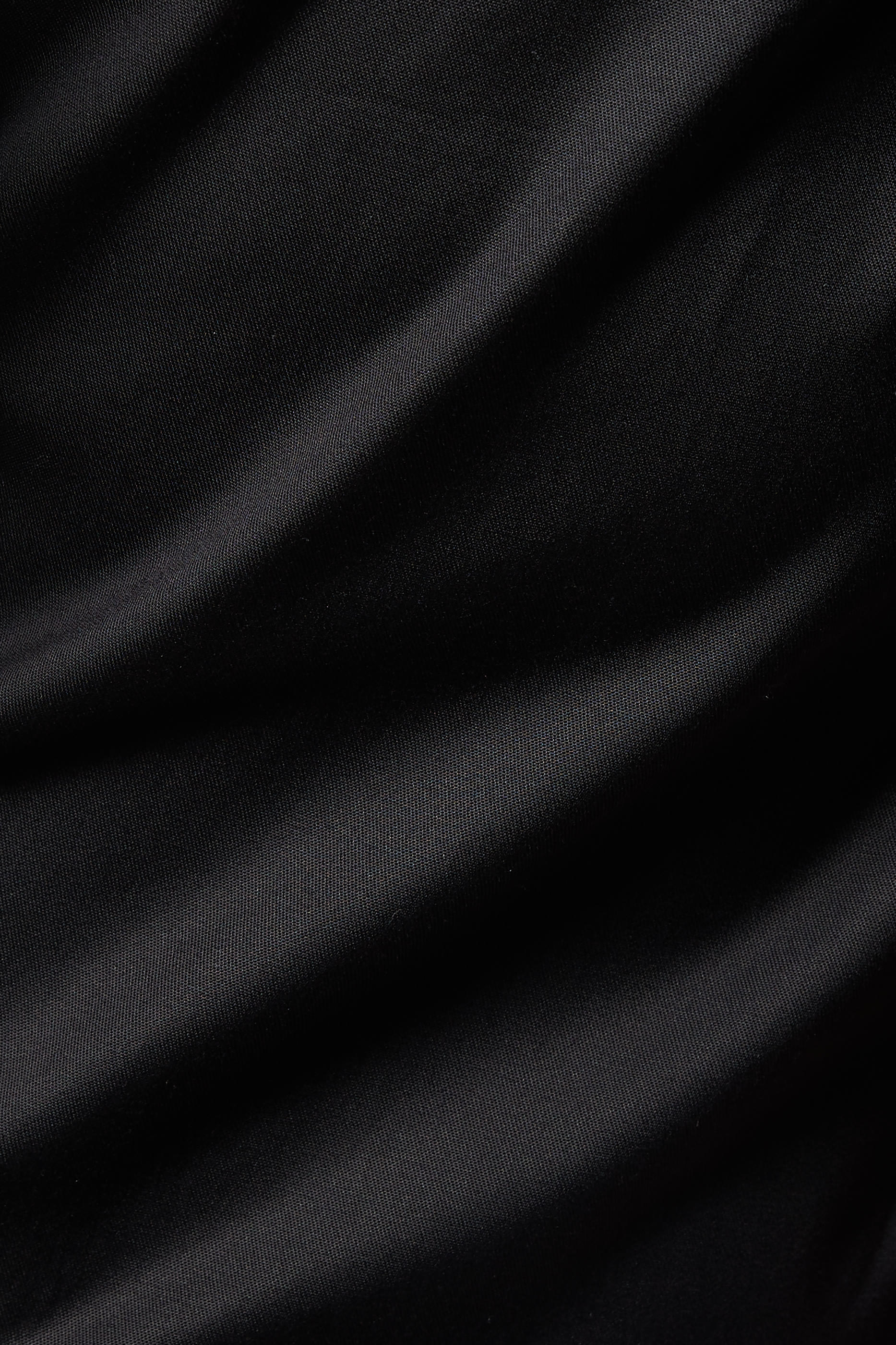 قميص تويل مميز للماركة بقصة عصرية