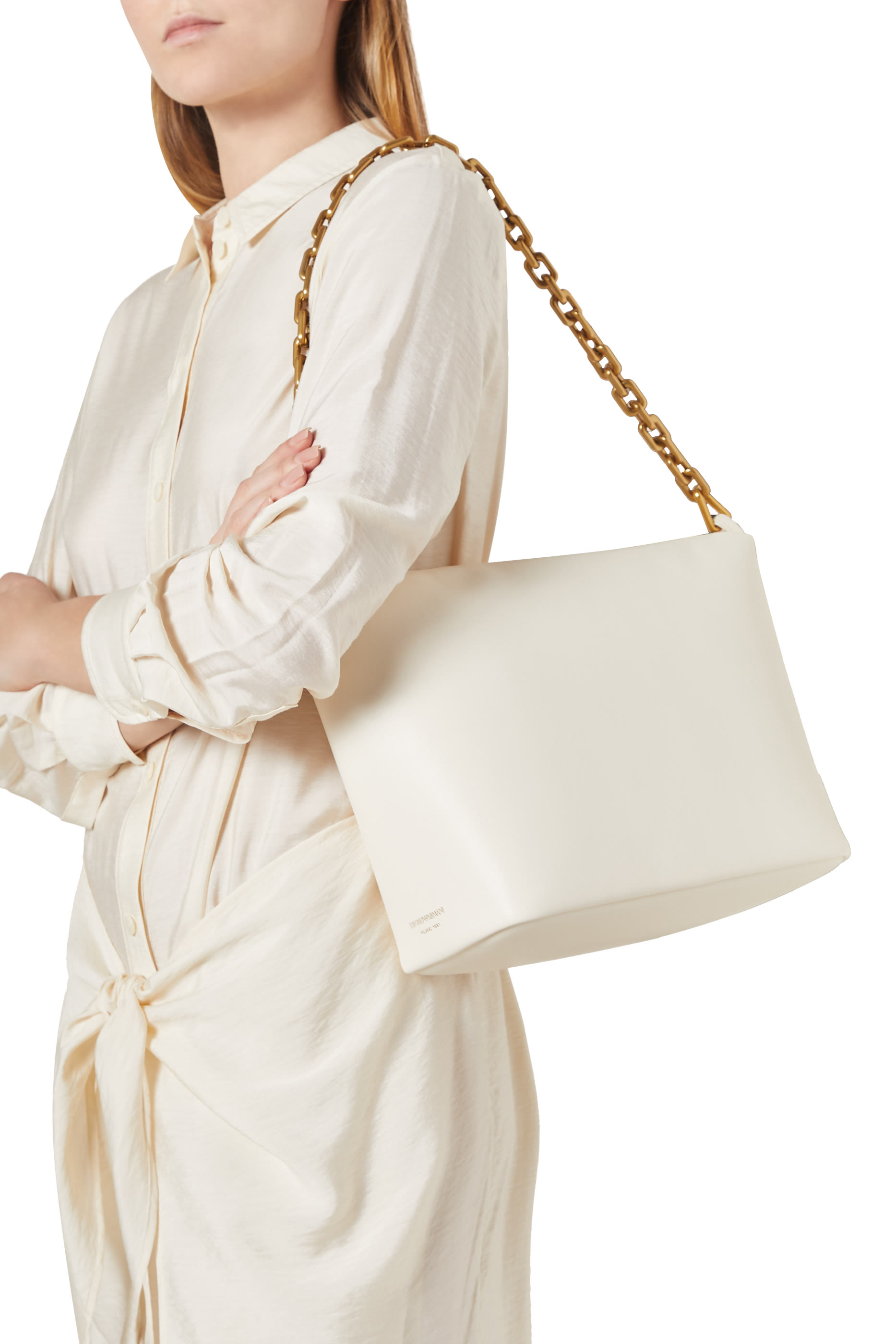 حقيبة هوبو متوسطة بسلسلة جلد