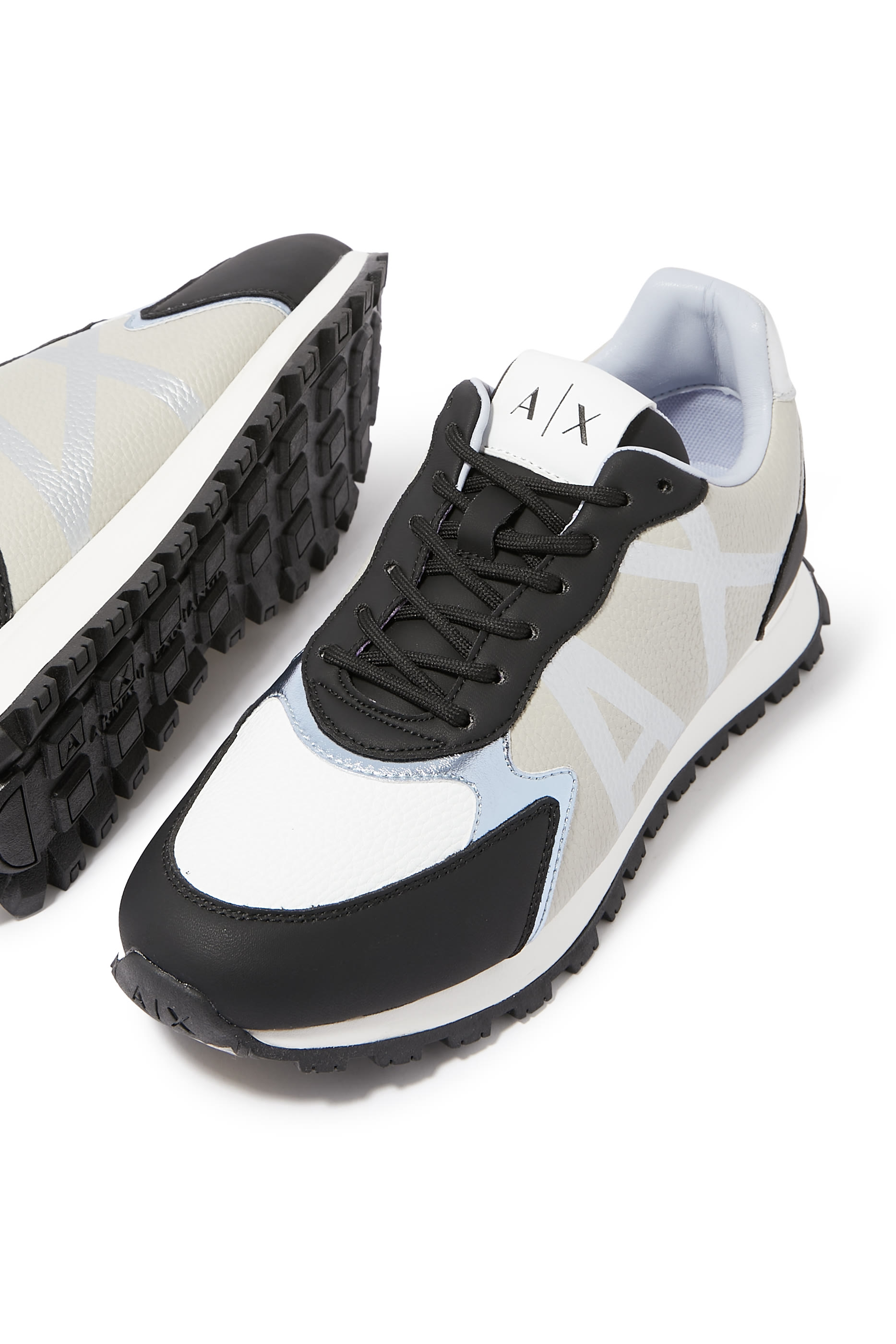 سنيكرز دروب بشعار الماركة