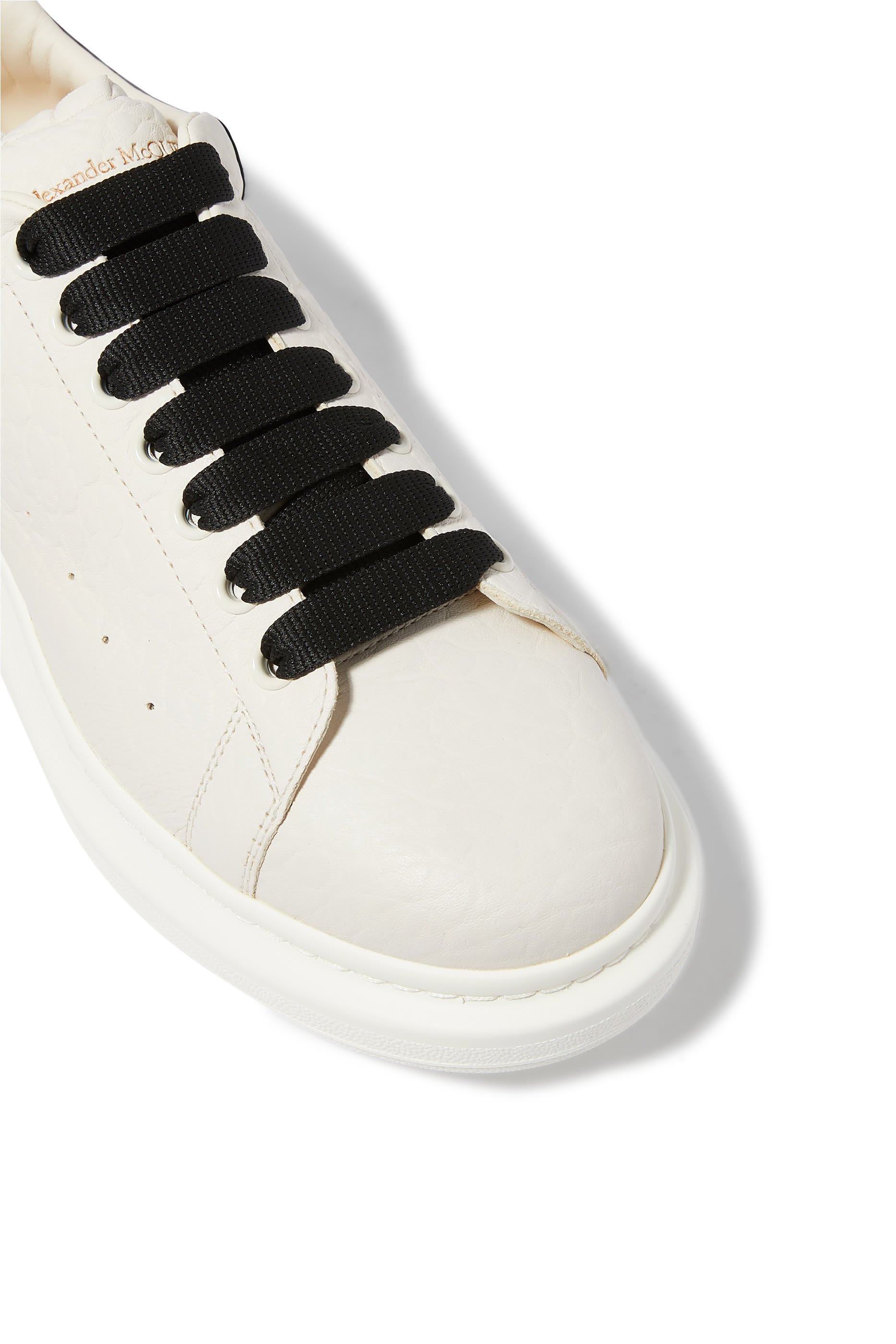 سنيكرز بنعل سميك