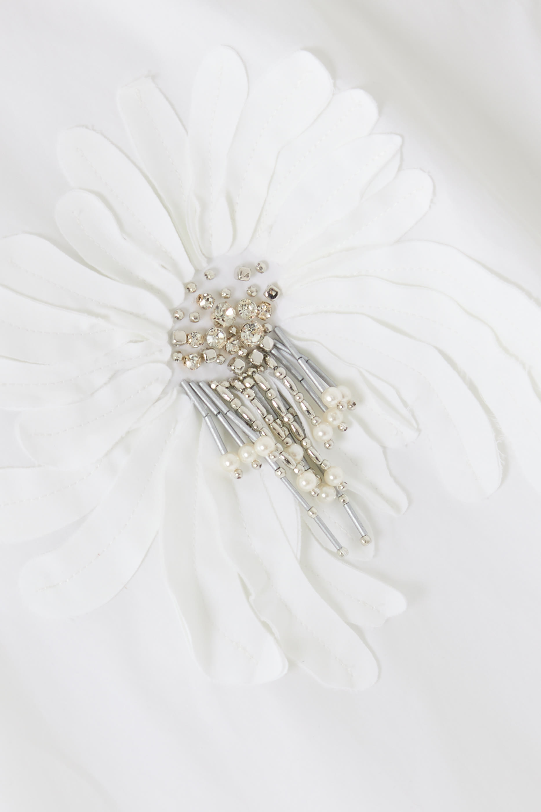 تنورة بتصميم متدرج وتطريز زهور بارزة الملمس