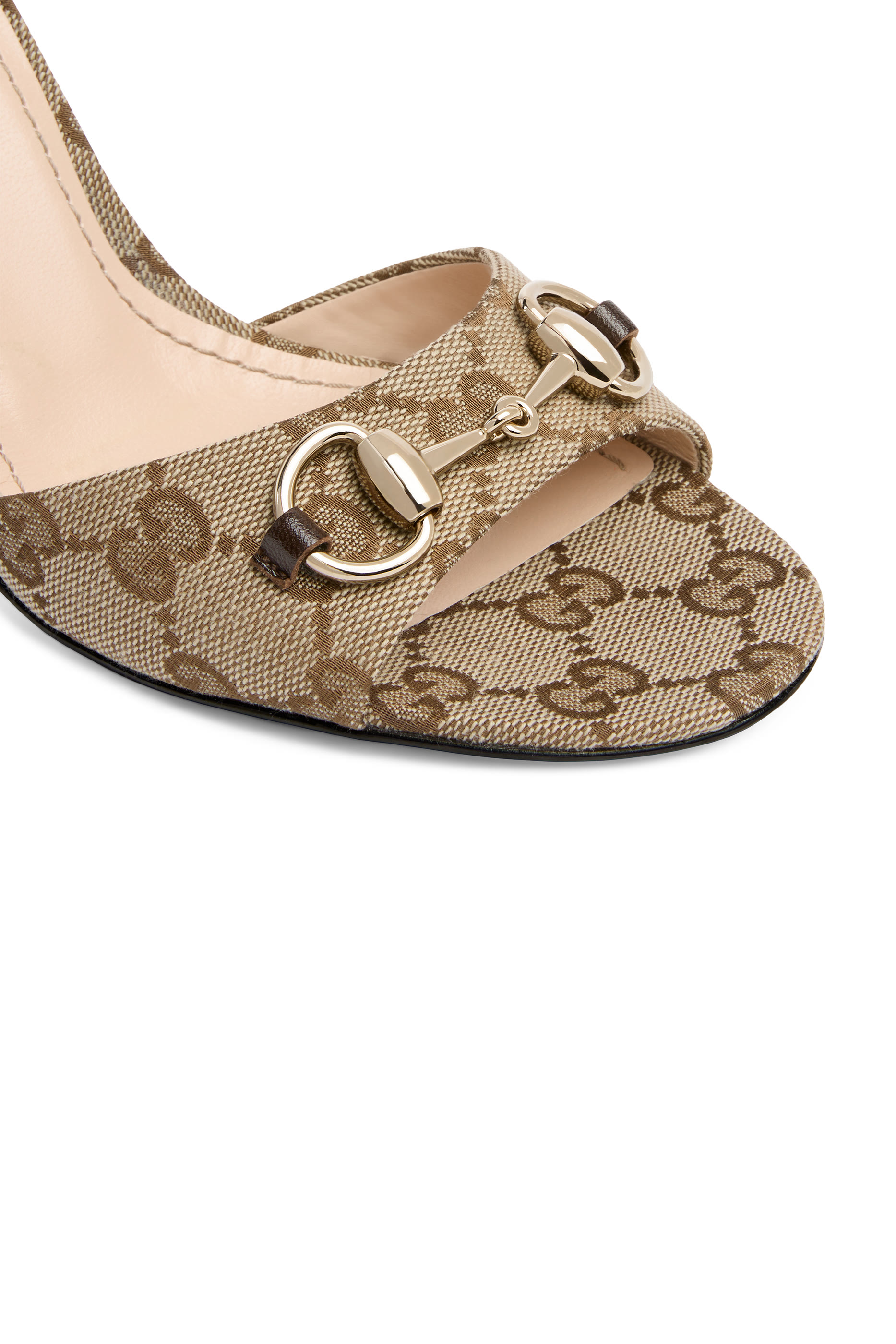 صندل 85 بشعار الماركة وحلية لجام الحصان