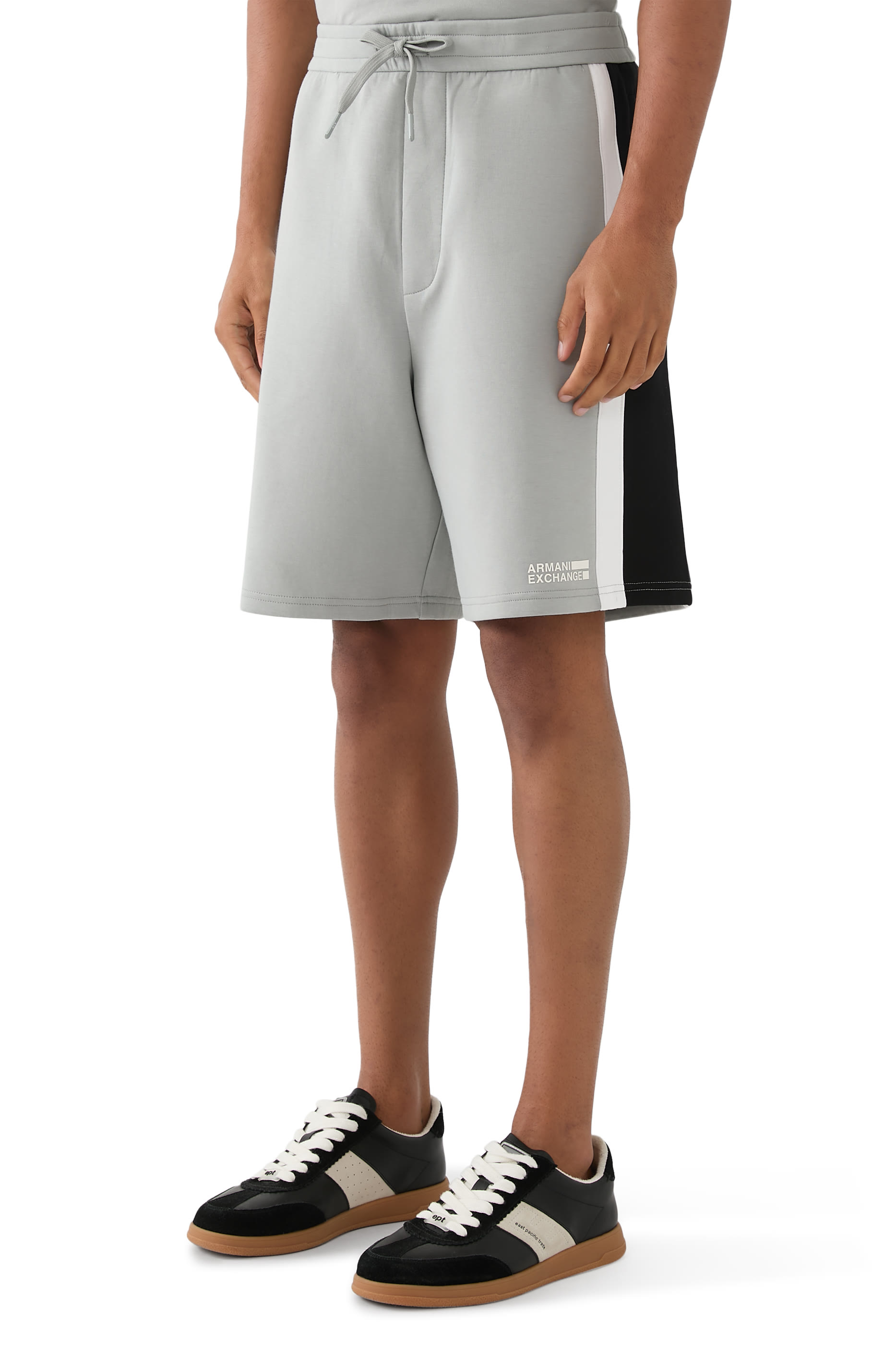 شورت بحروف شعار الماركة