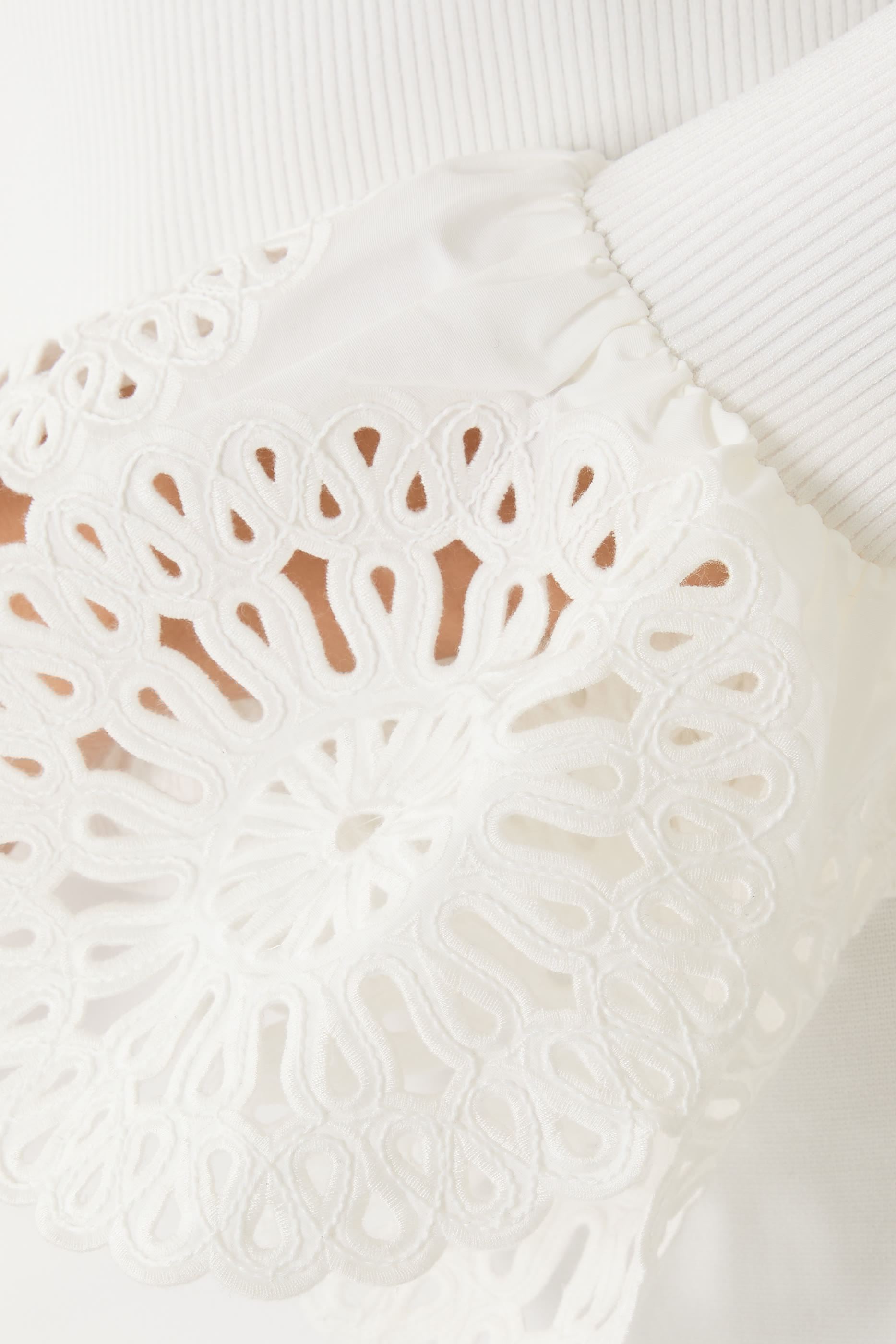 بلوزة إليس منسوجة مطرزة