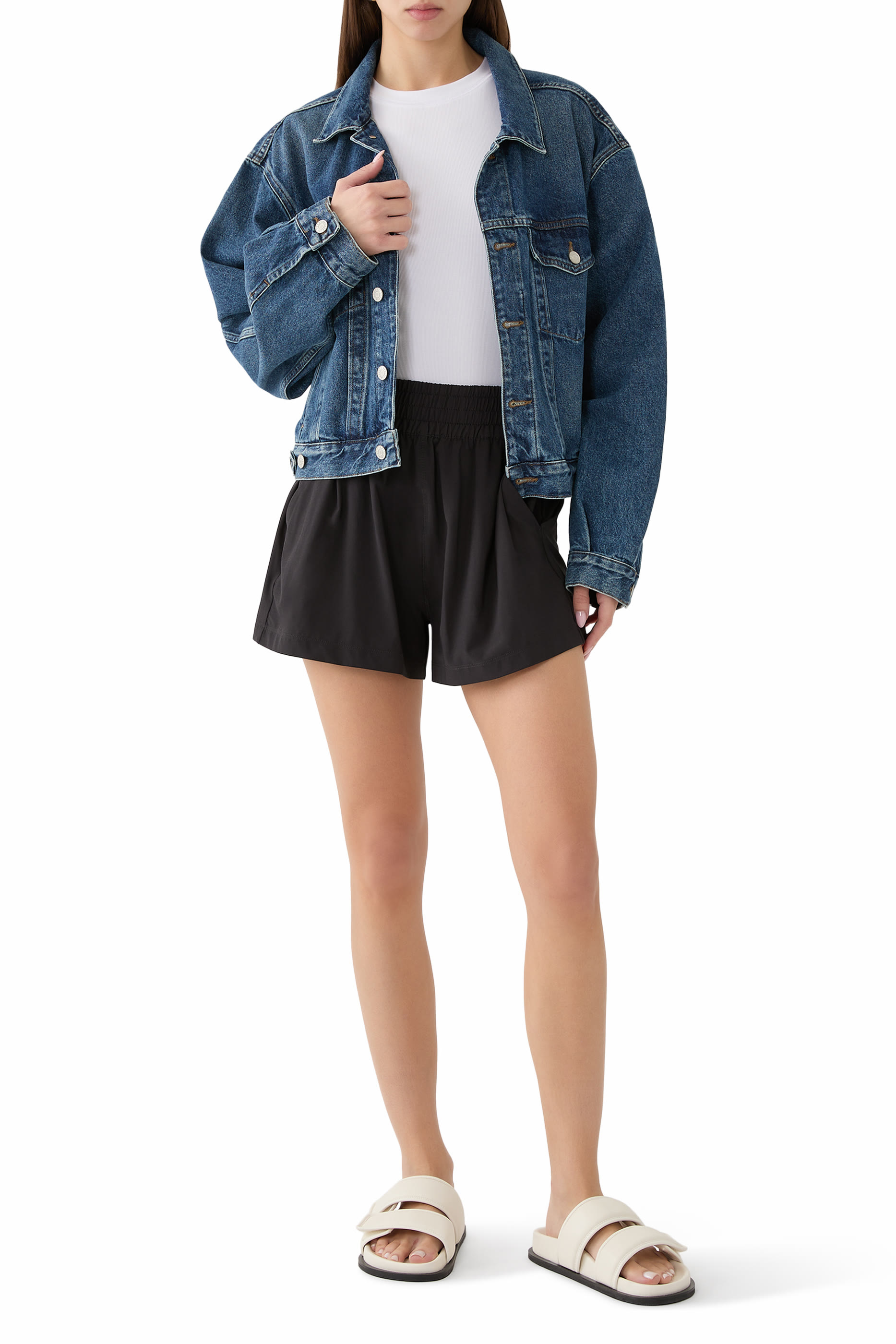 تيشيرت بوز بقصة ضيقة