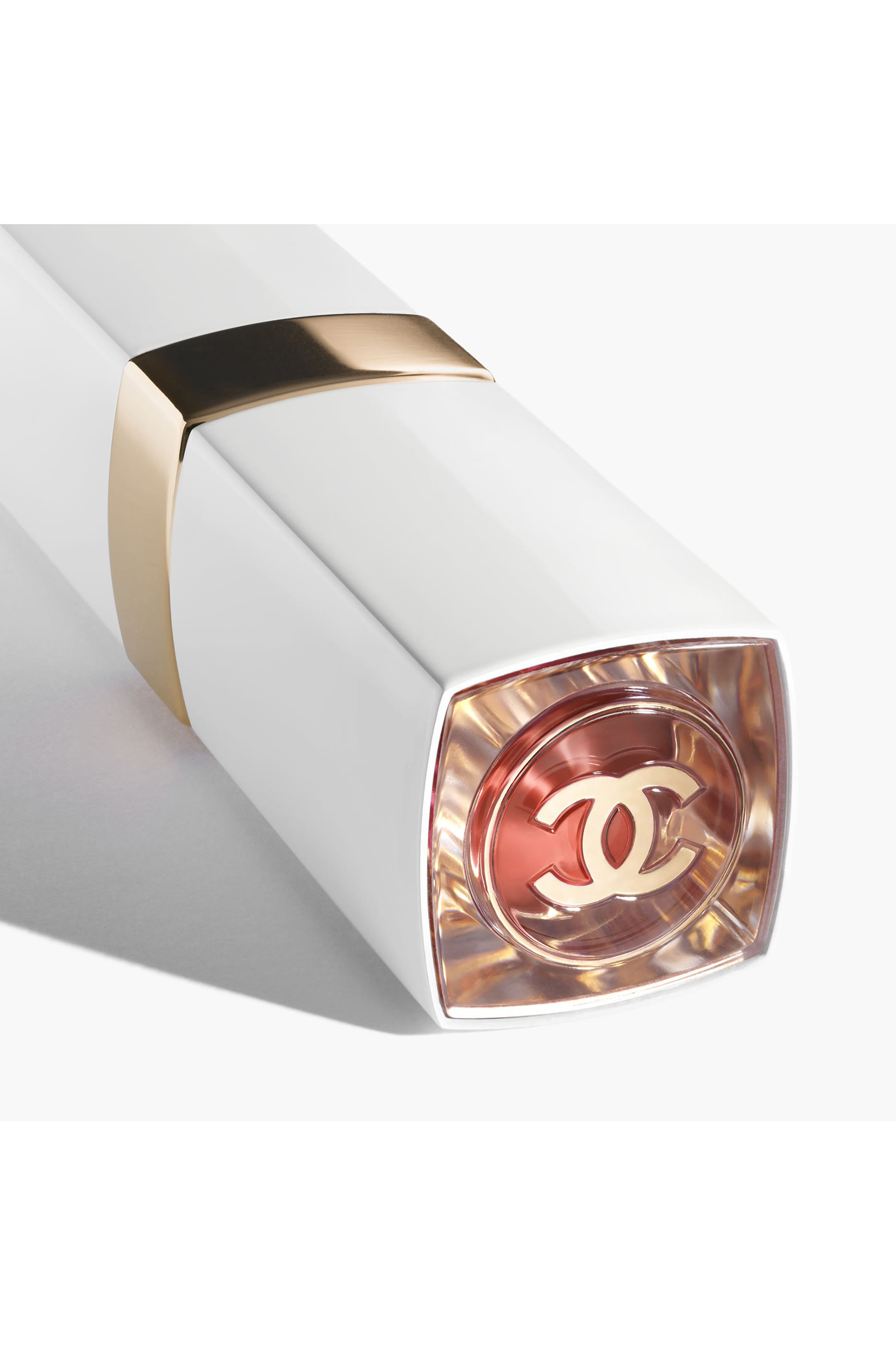 مرطب شفاه ملون Chanel Rouge Coco Baume Shine Hydrating Beautifying