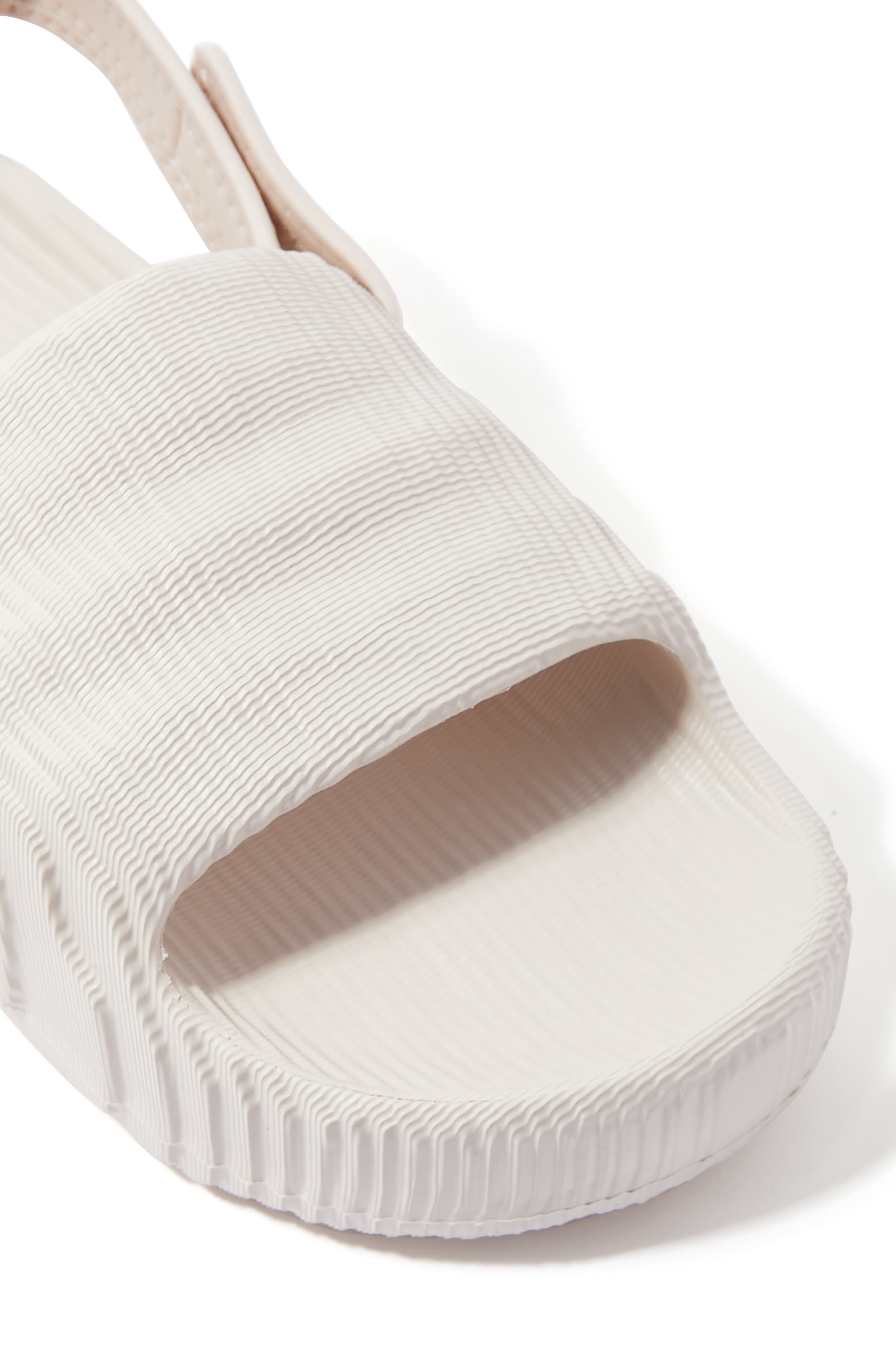 حذاء خفيف أديليت 22 XL