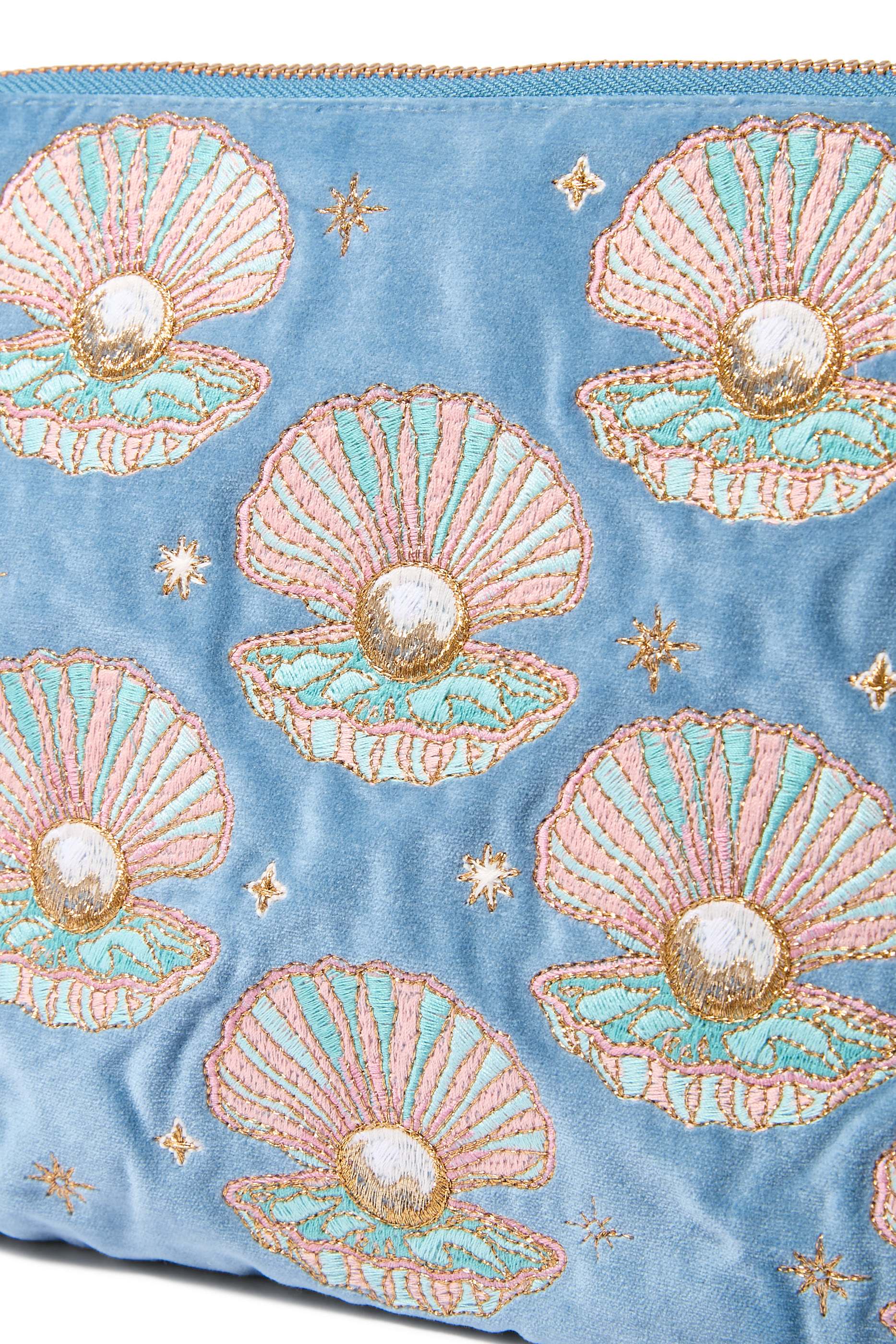 حقيبة صغيرة ايفرداي بنقشة أصداف لؤلؤ