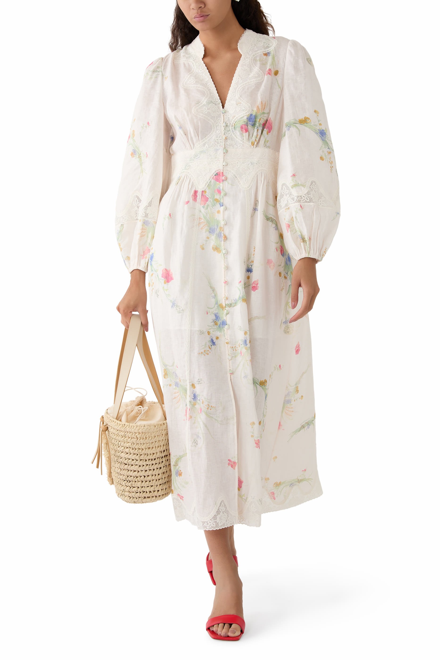 فستان لاكي متوسط الطول بياقة عميقة دانتيل