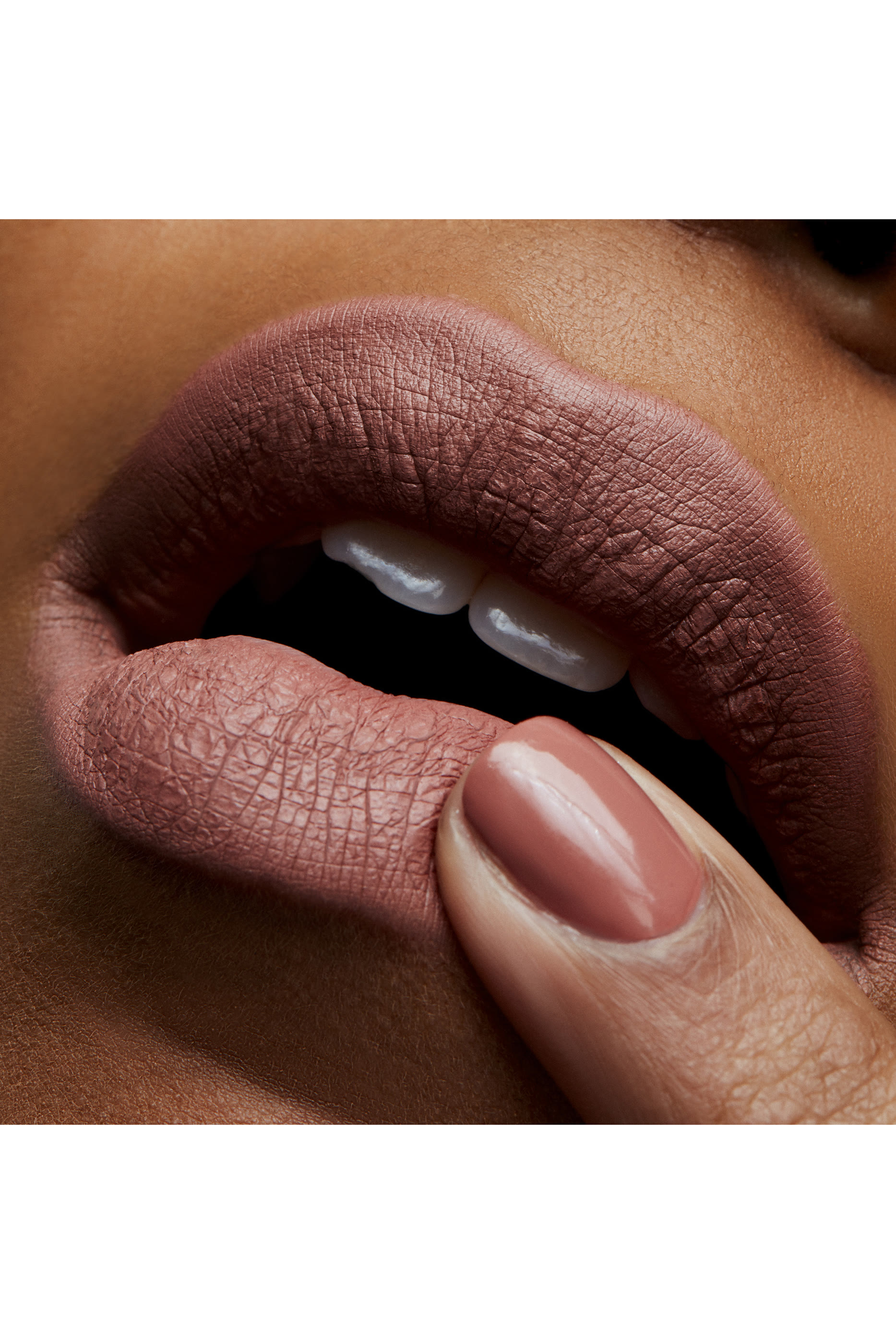 أحمر شفاه ريترو سائل غير لامع