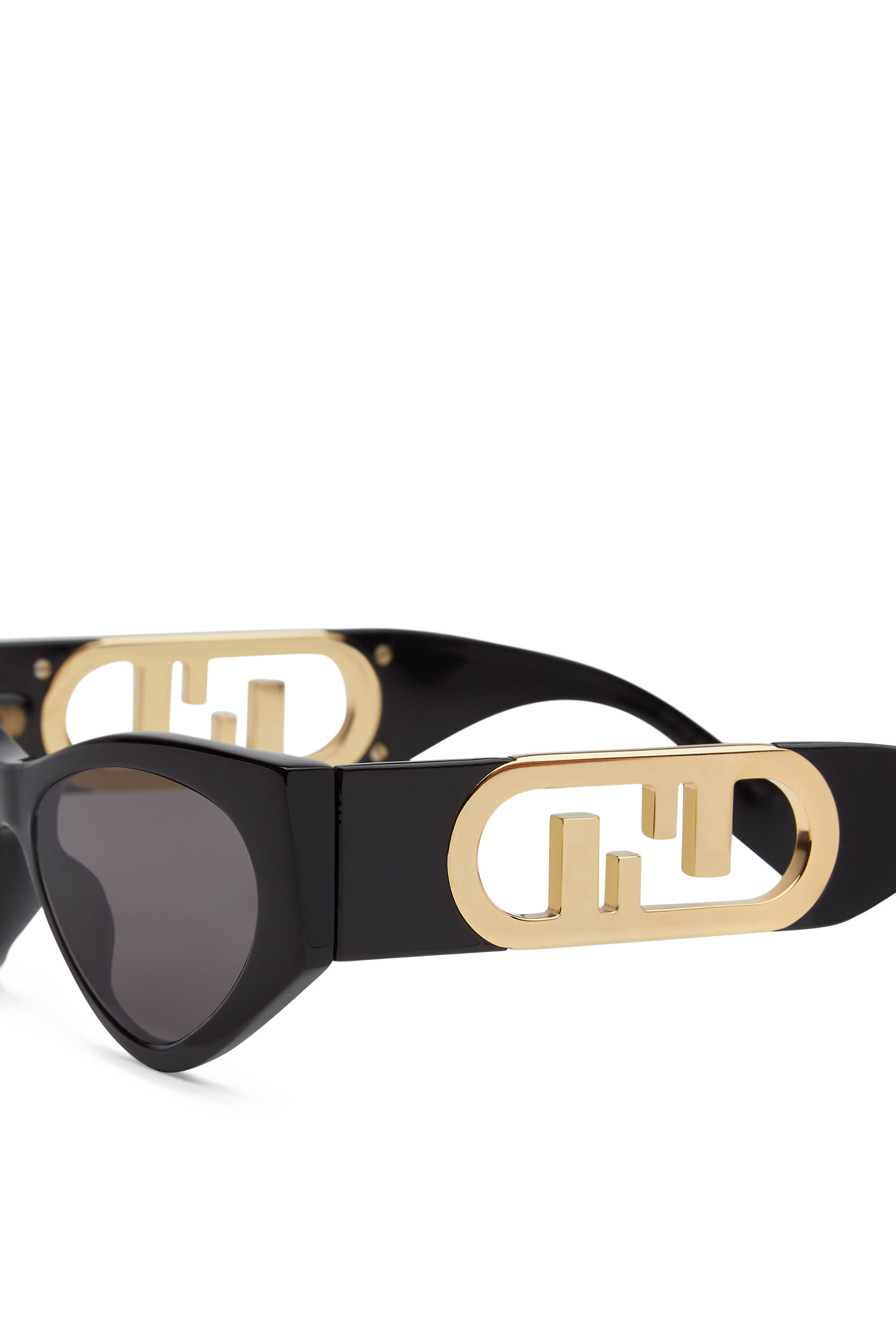 نظارة شمسية بتصميم عين قطة وزخارف "O'Lock"