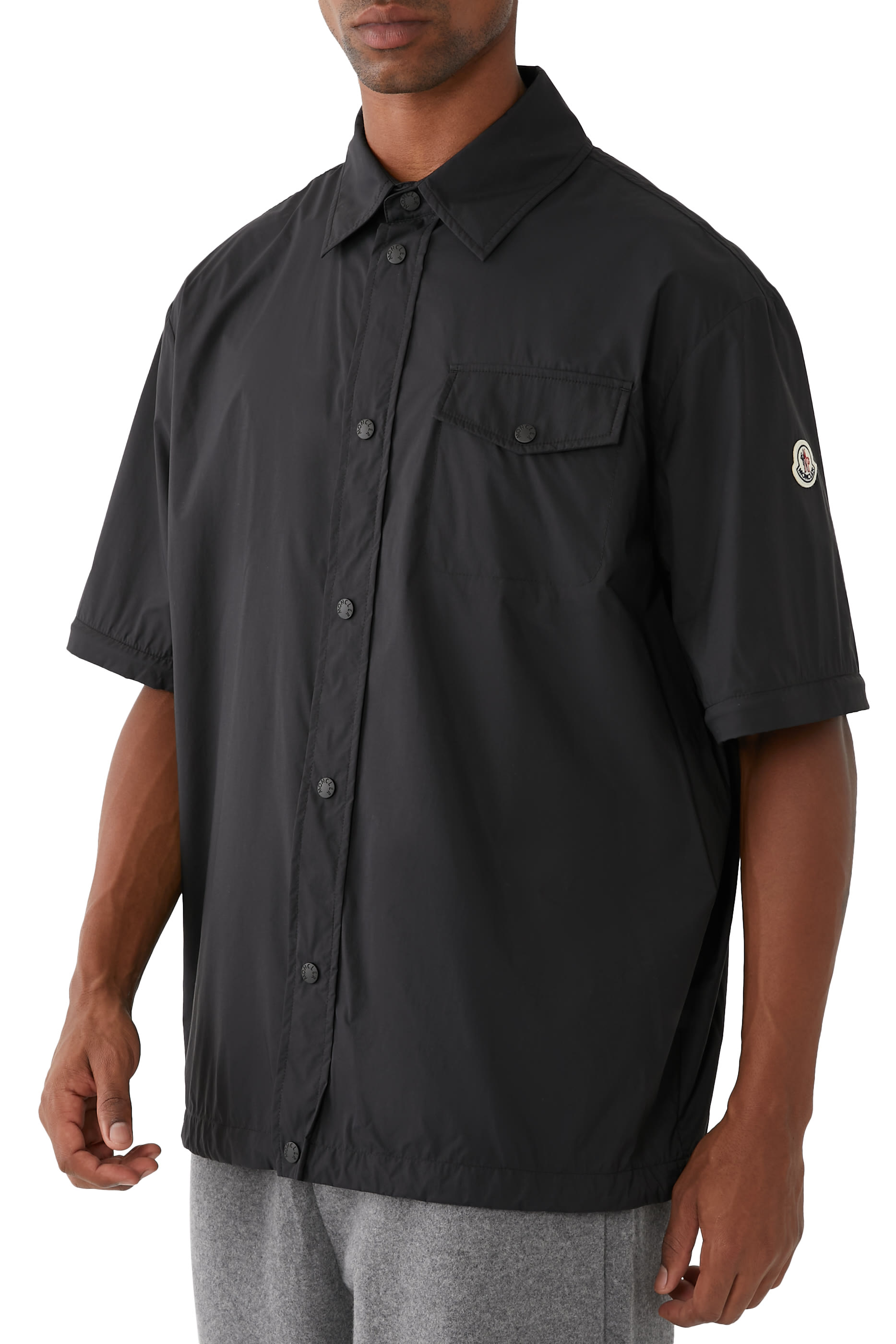 قميص نايلون بأكمام طويلة