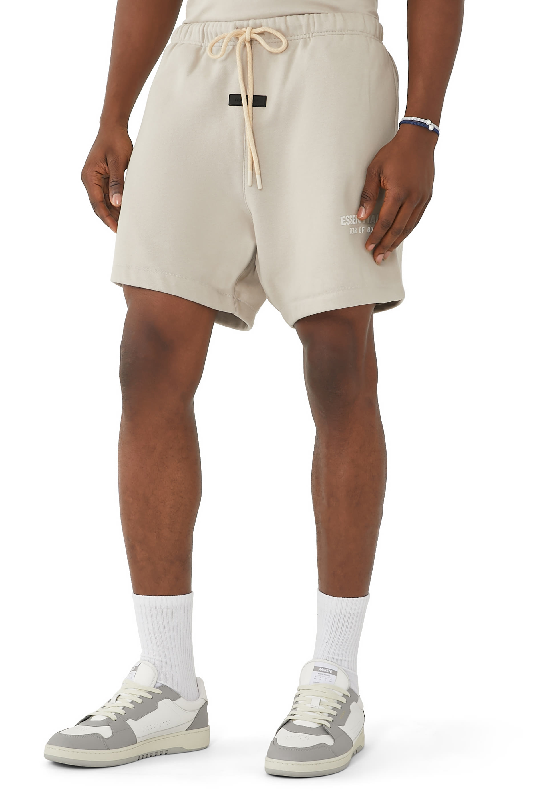 شورت رياضي بشعار الماركة