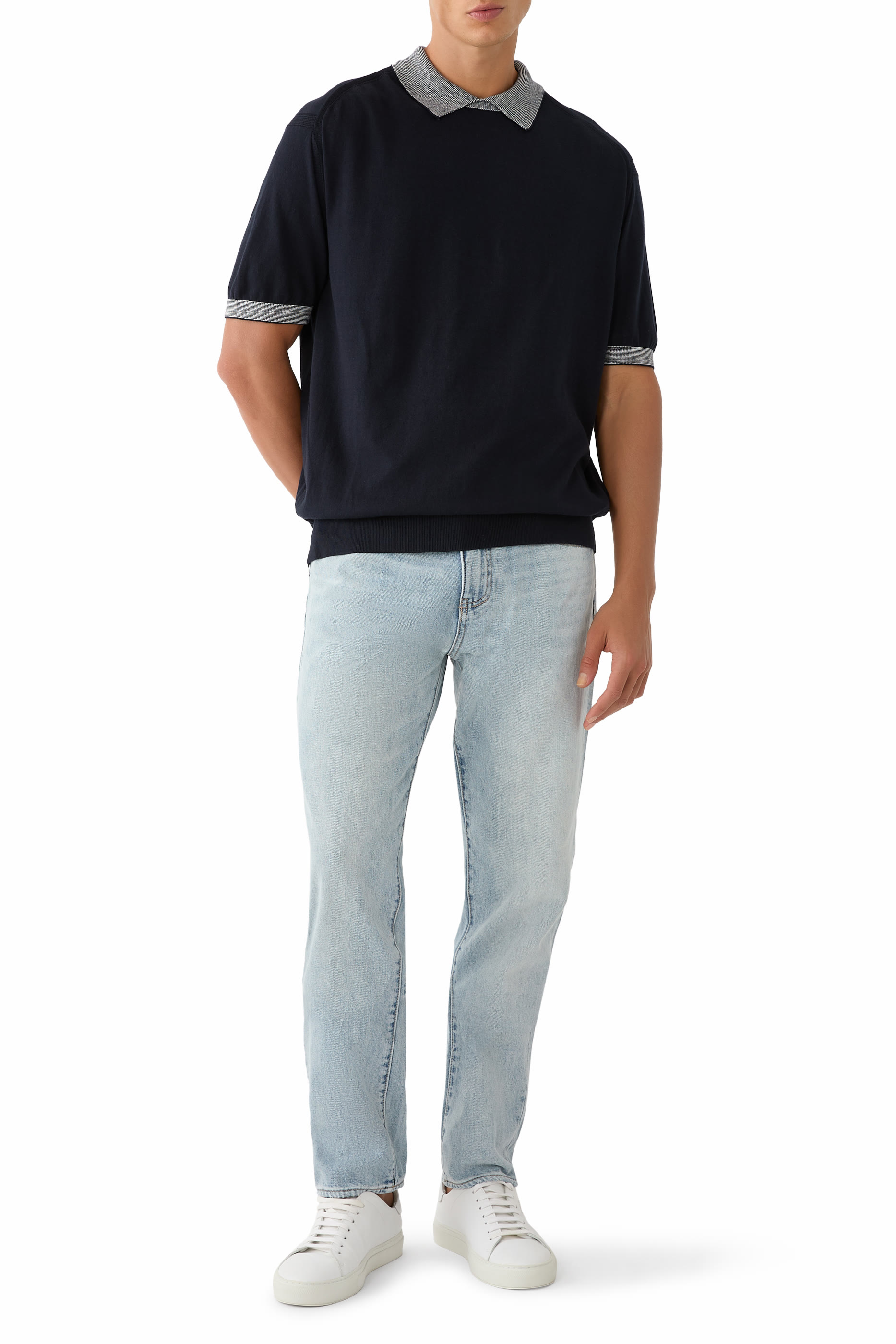 بنطال جينز بقصة ضيقة