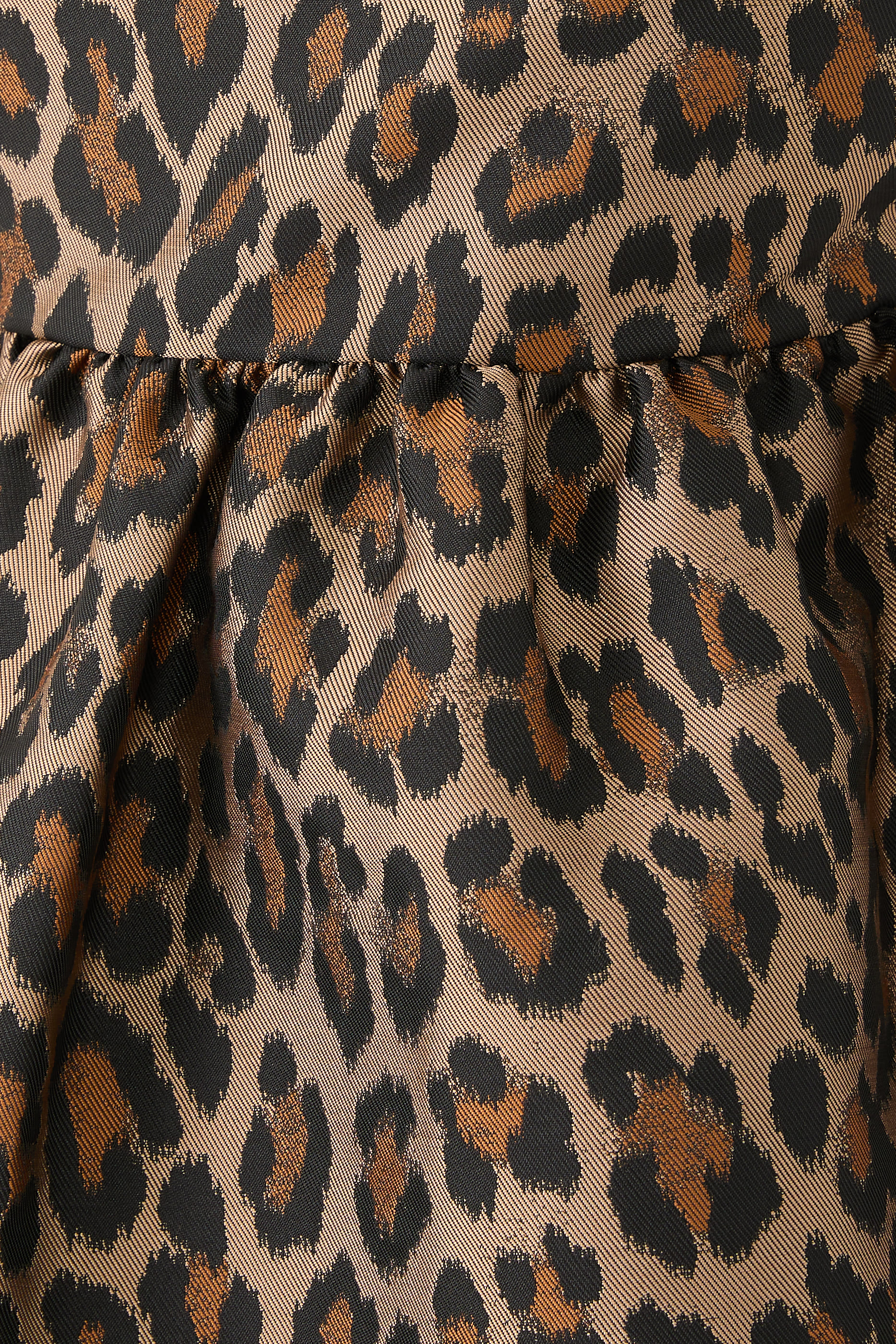 فستان بروكاد بنقشة جلد الفهد 