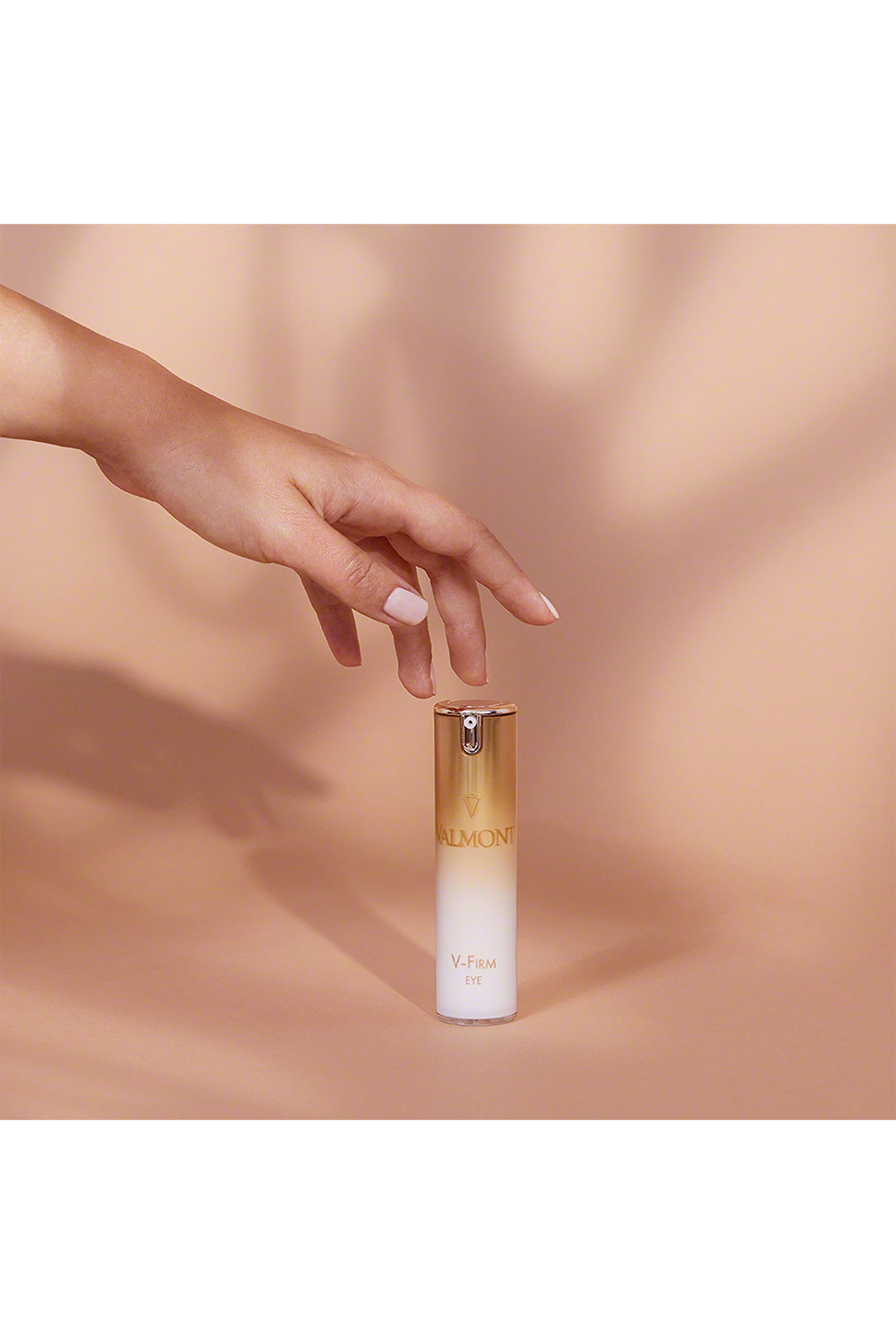 مستحضر علاجي في لشد بشرة العين