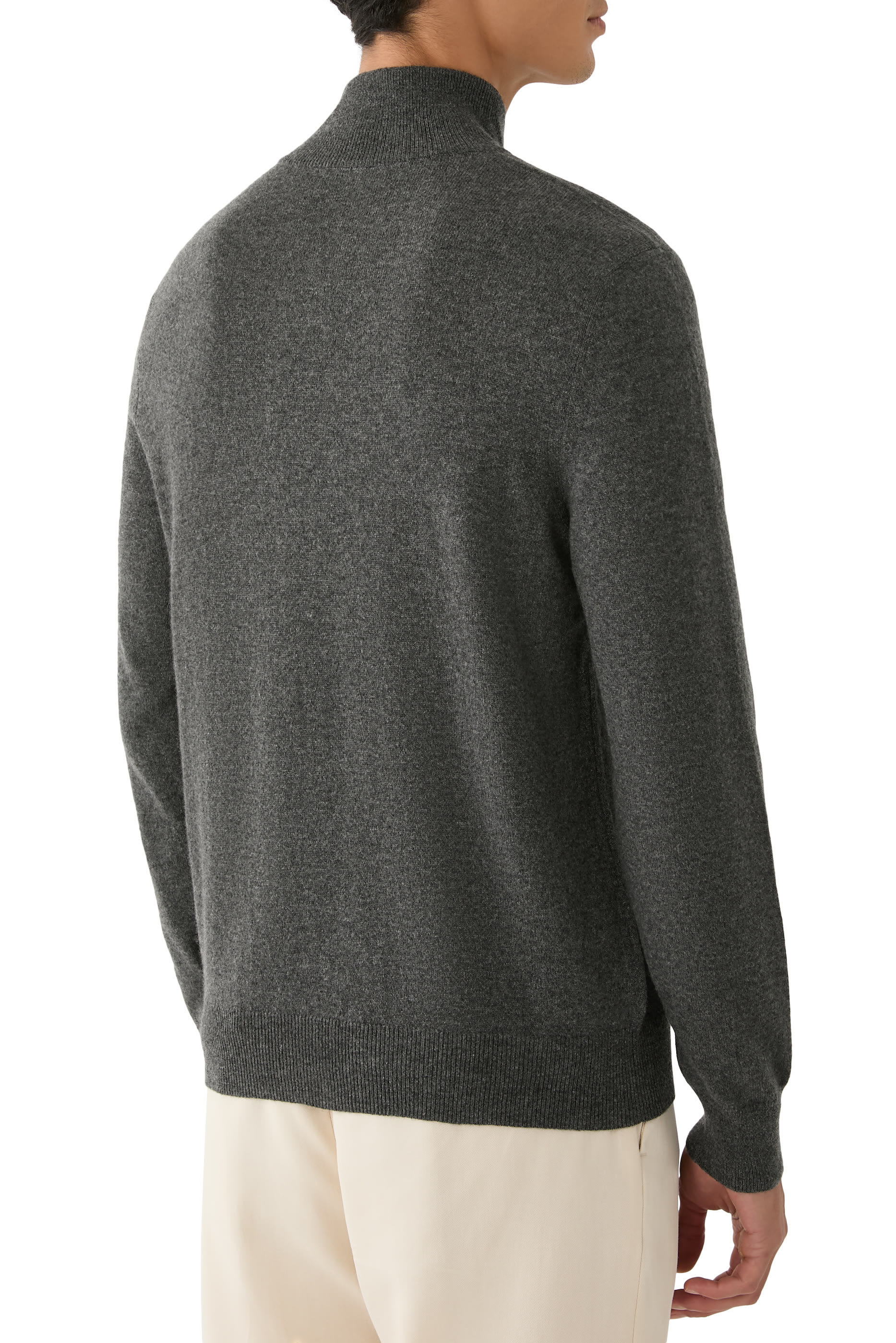 قميص بولو بأزرار وياقة عالية