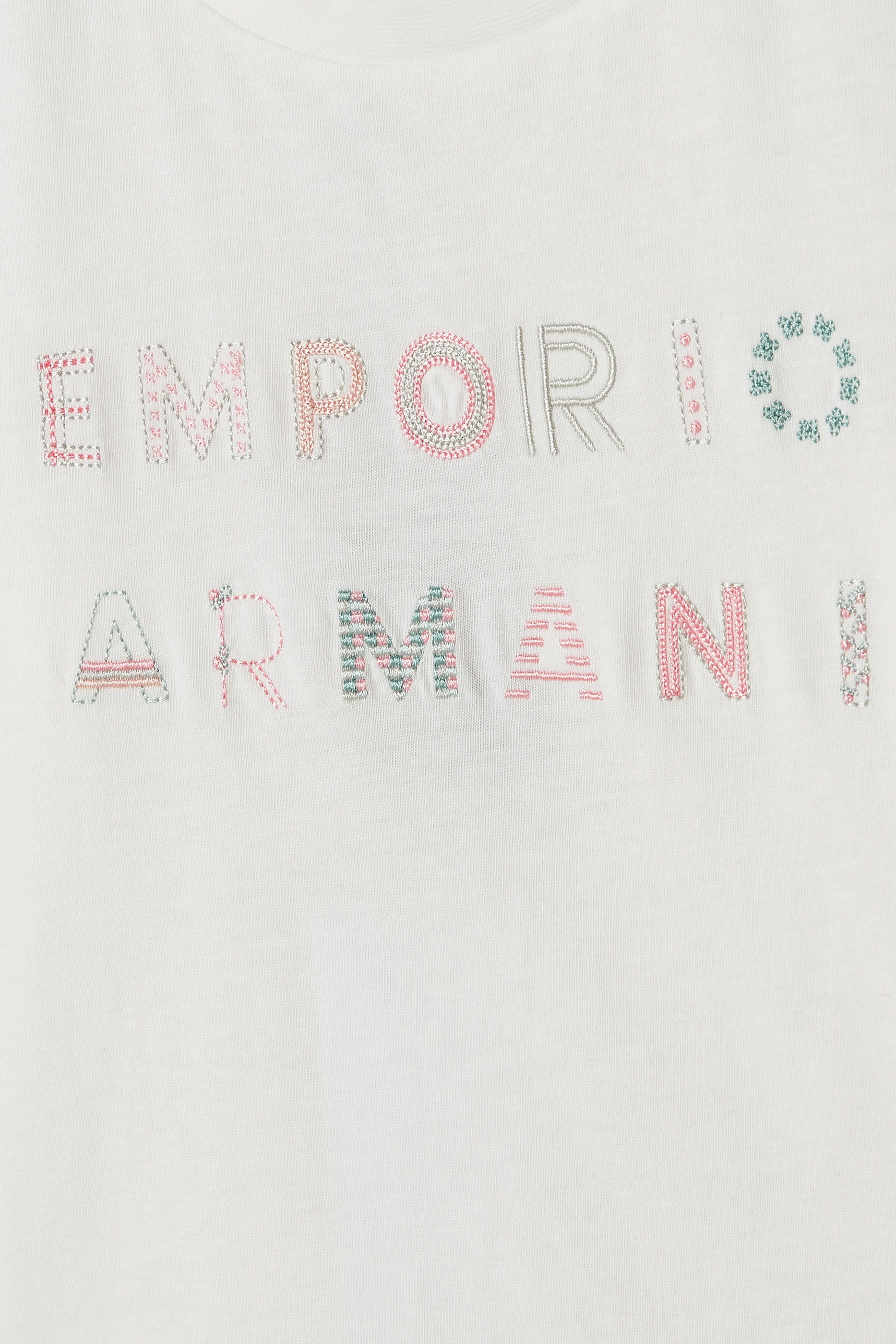 تيشيرت بشعار الماركة للأطفال