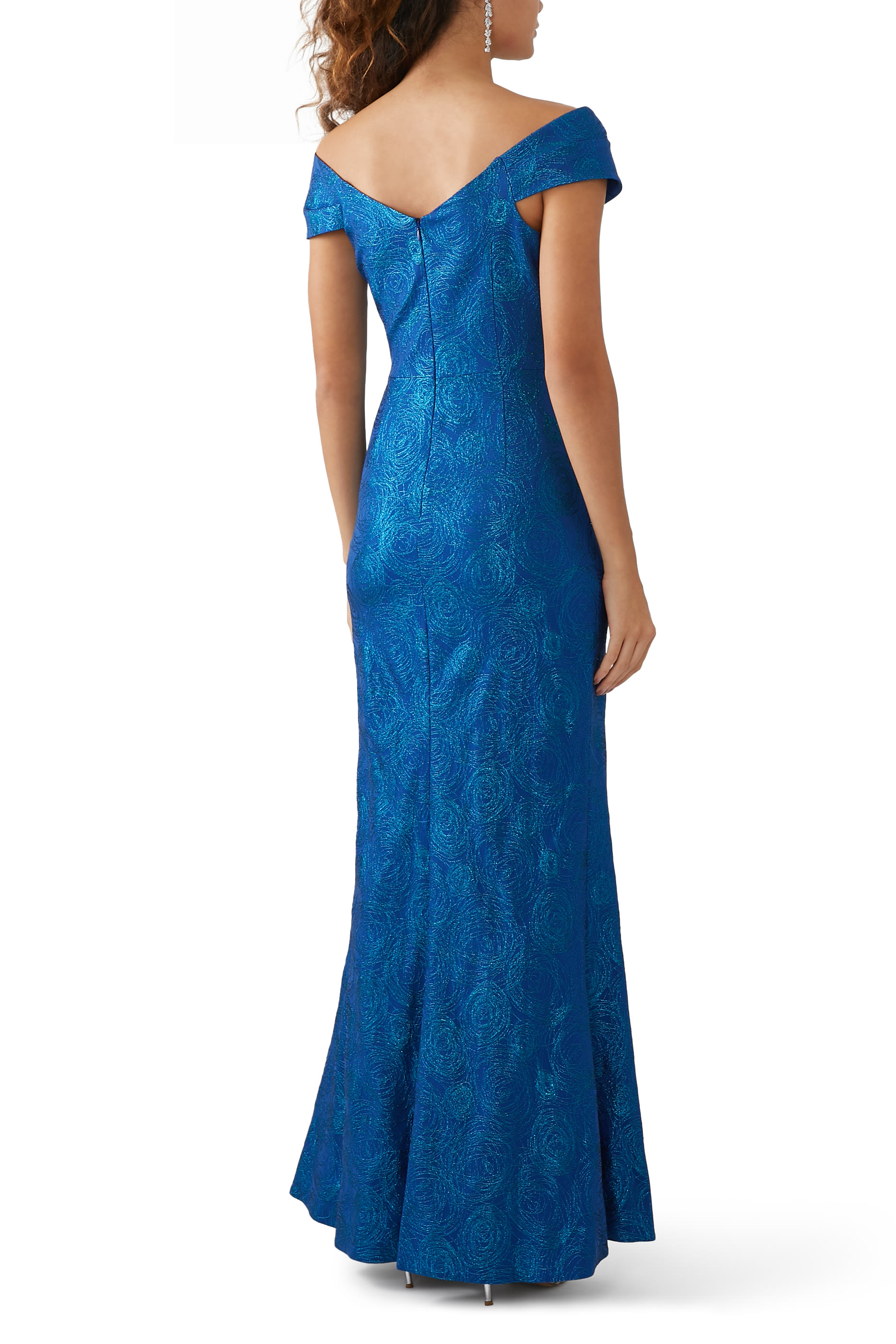 فستان بتصميم غير متماثل بتفاصيل ملتوية جاكار مطاطي