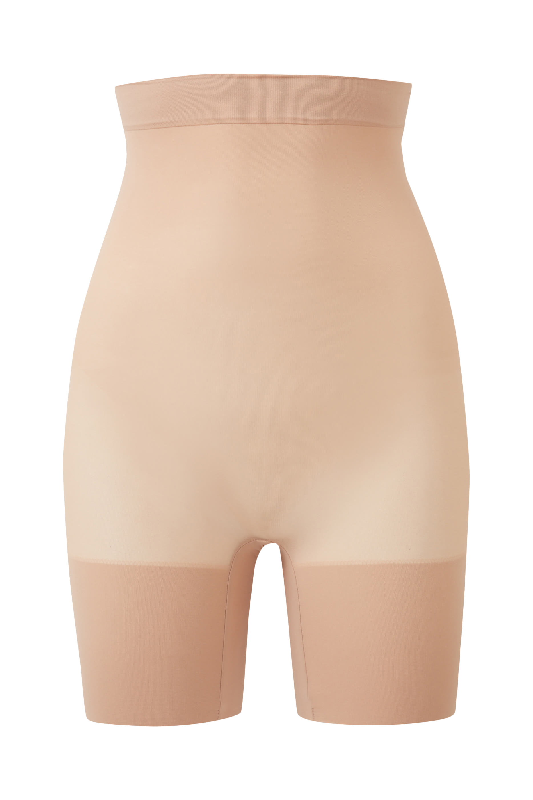 شورت ايفرداي بقصة ضيقة بطول منتصف الفخذ وخصر مرتفع