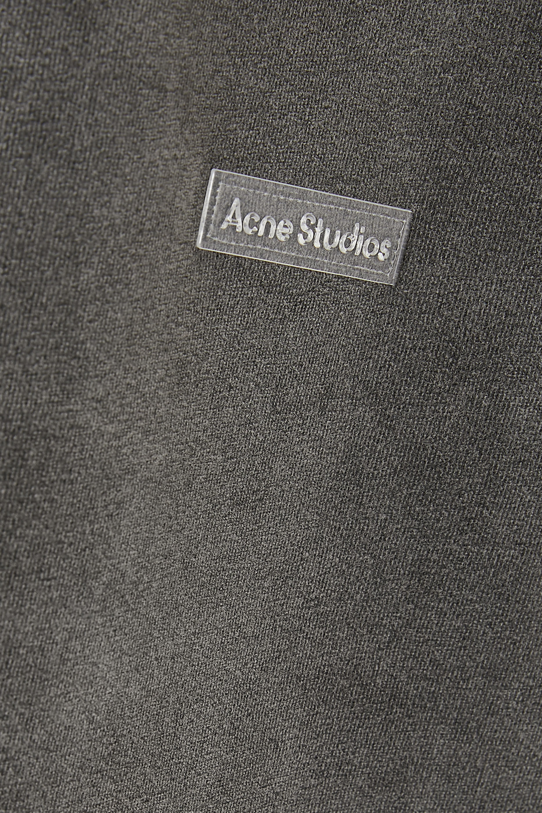 تيشيرت بياقة ضيقة قطن