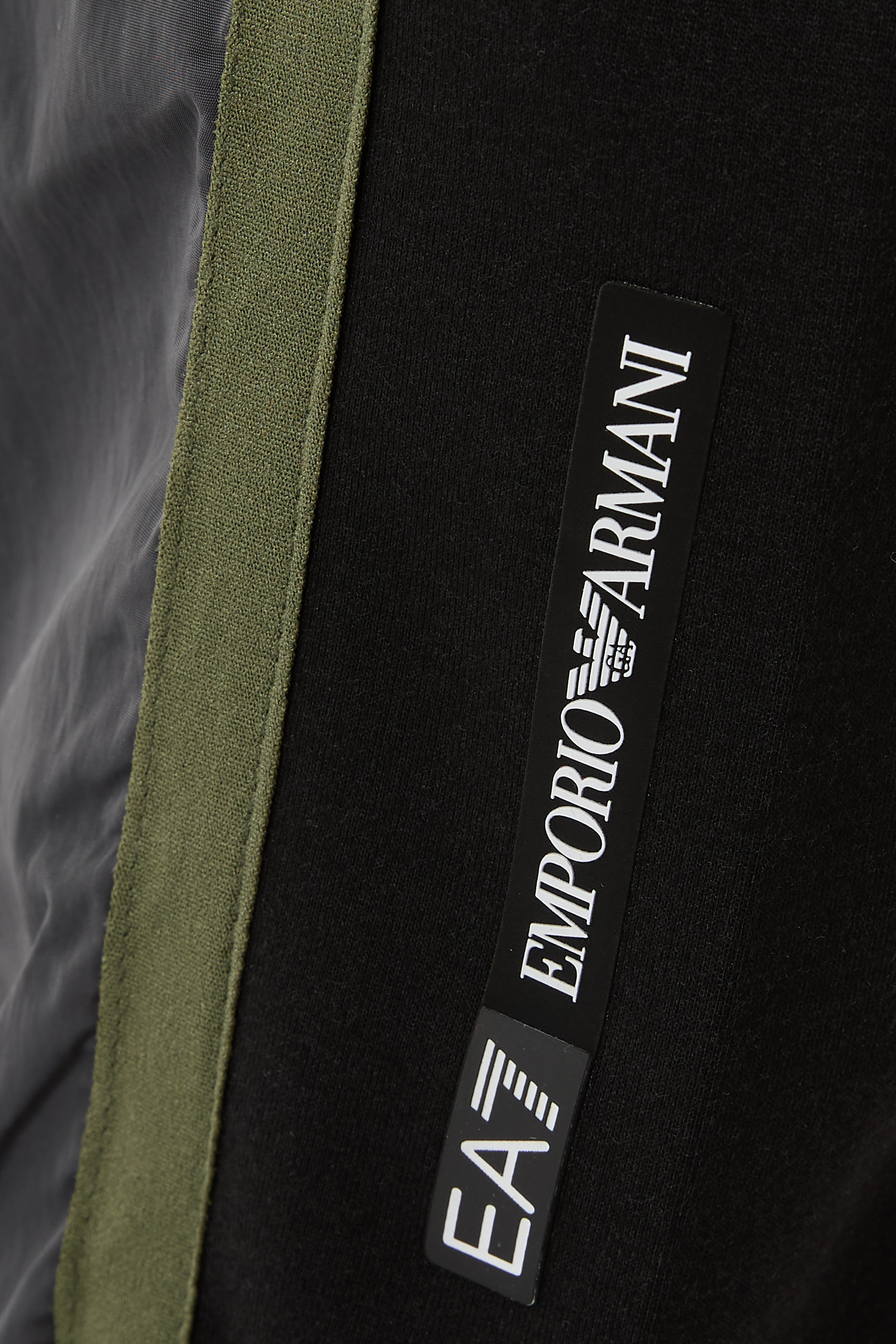 بنطال رياضي بتصميم مقسم بألوان