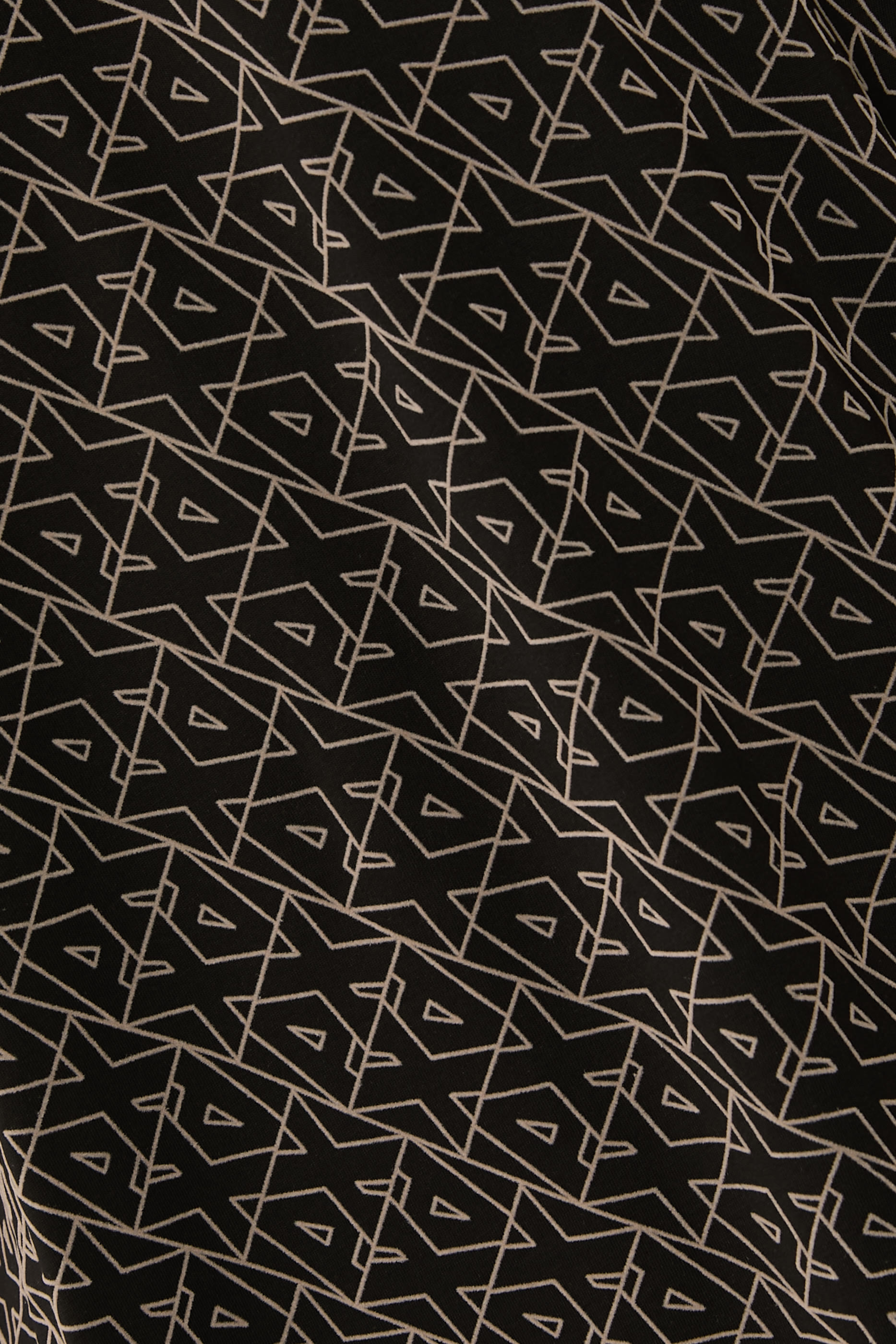 تيشيرت مزين بشعار الماركة بالكامل