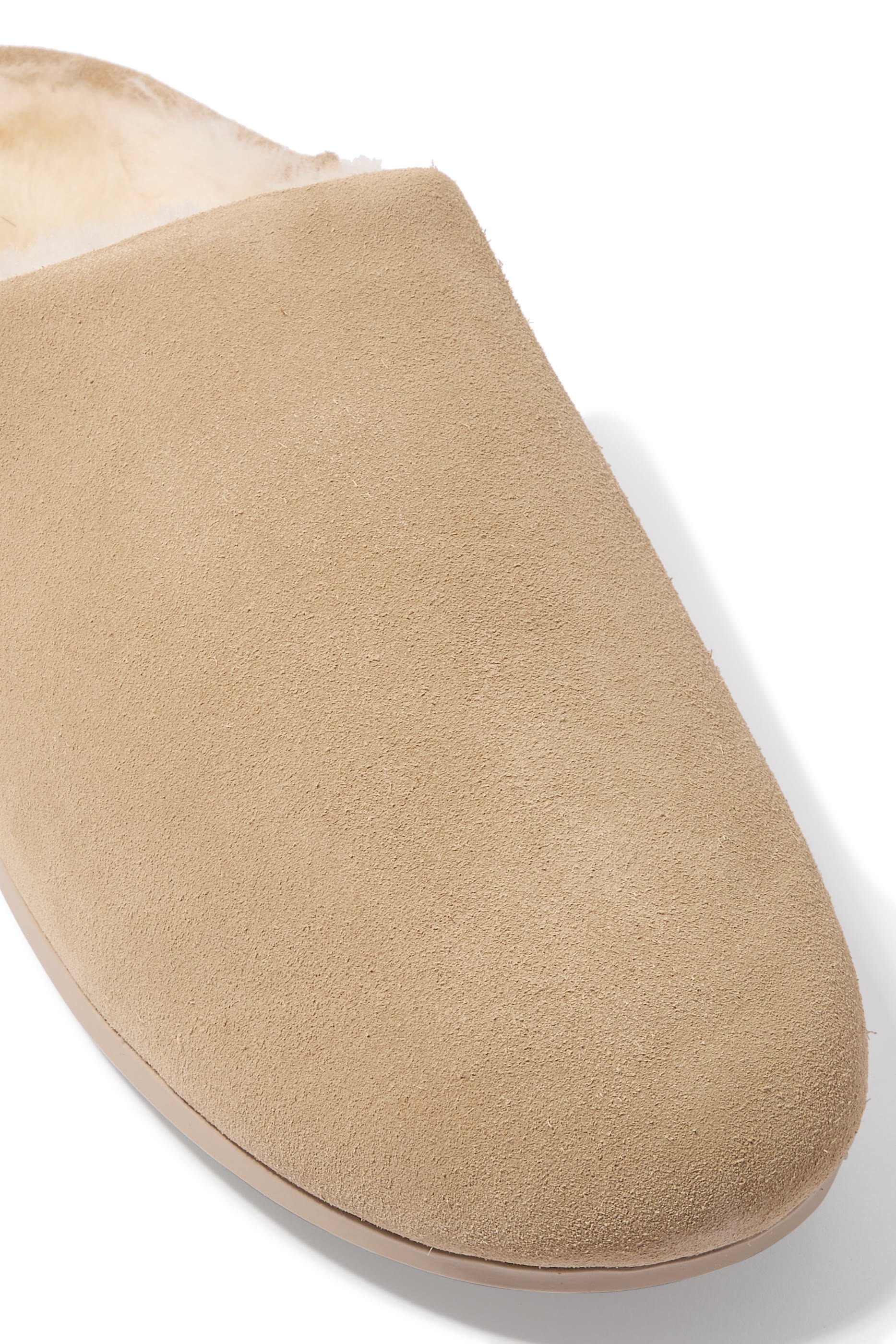 صندل إليا بتصميم سهل الارتداء