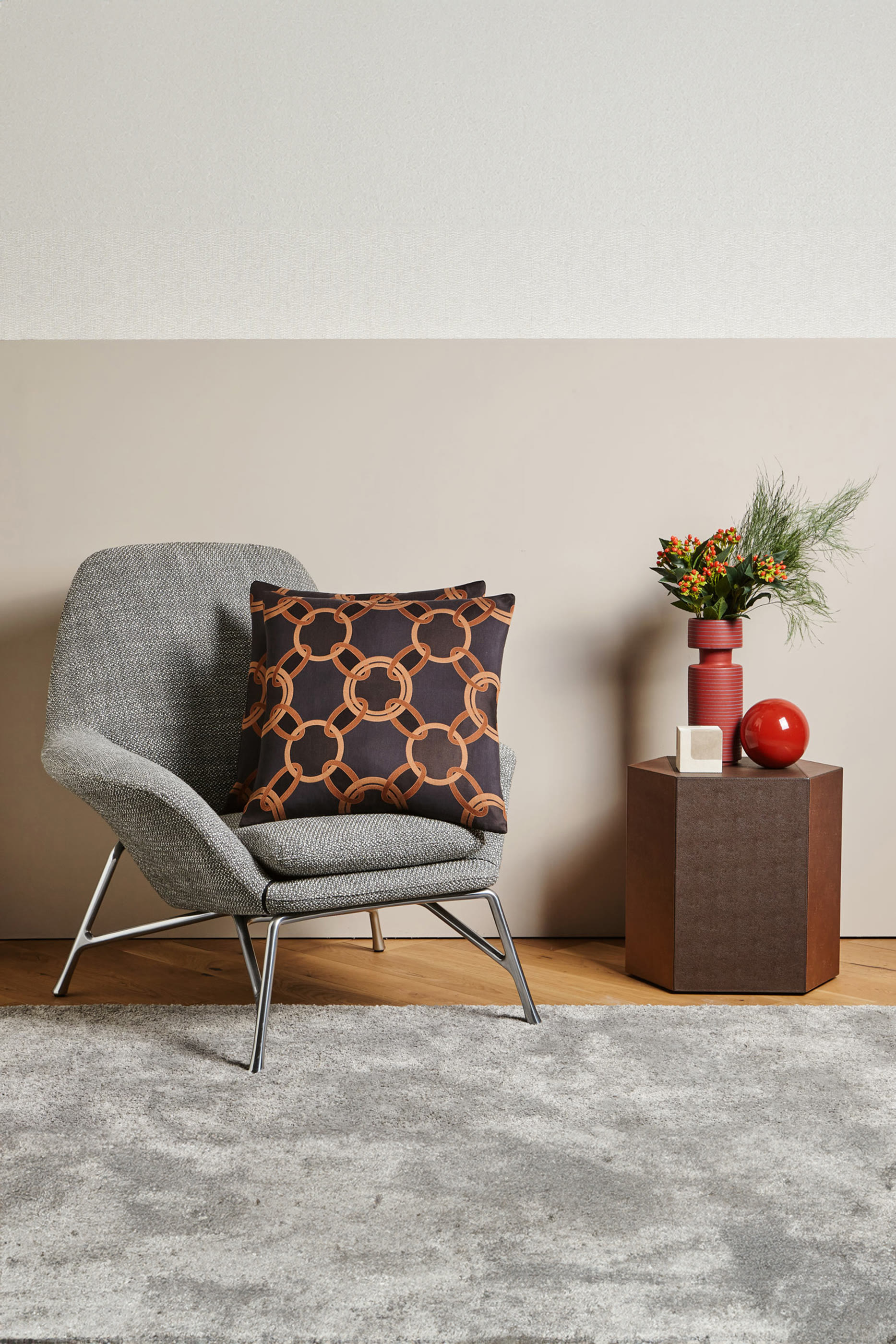 وسادة ديكور لاكجري بنقشة سلاسل