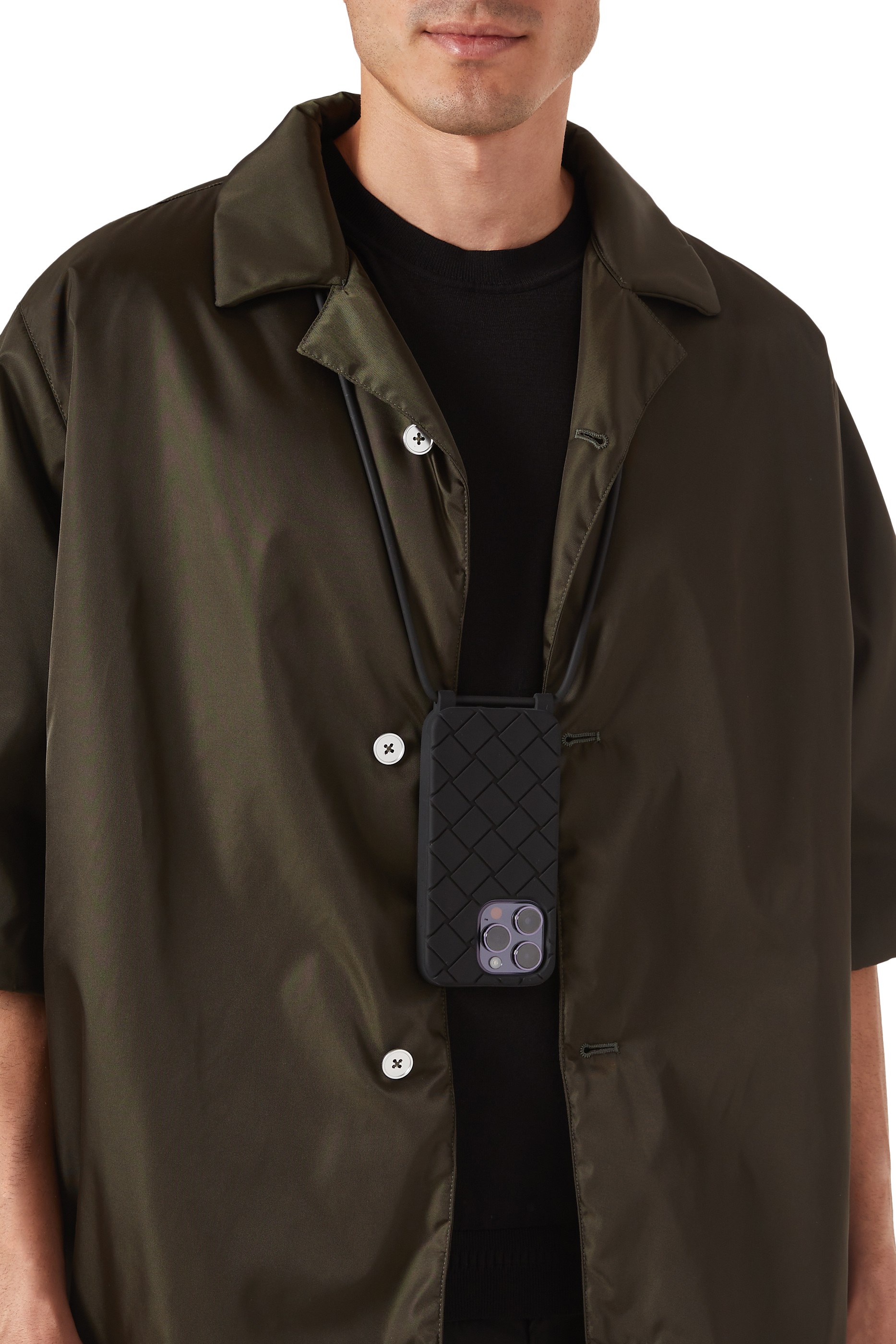 حافظة آيفون 15 برو بحمالة