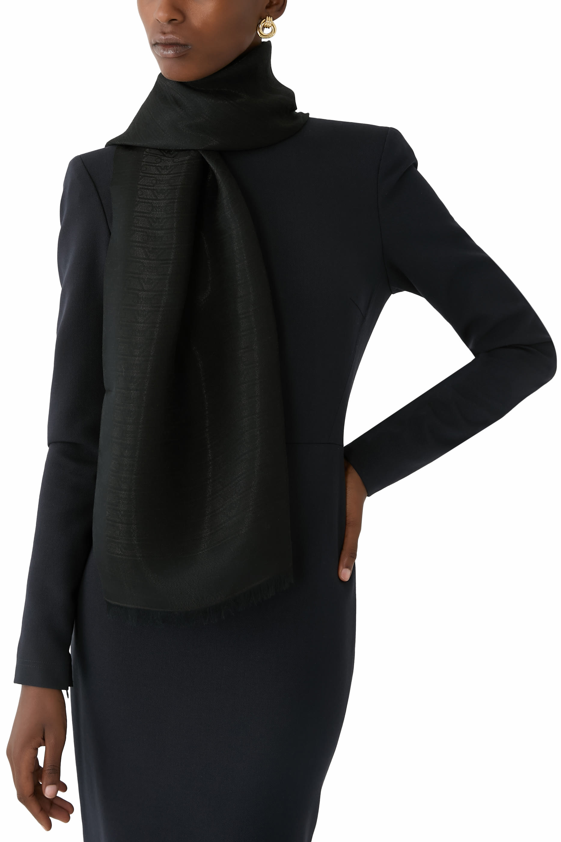 وشاح بشعار الماركة مودال