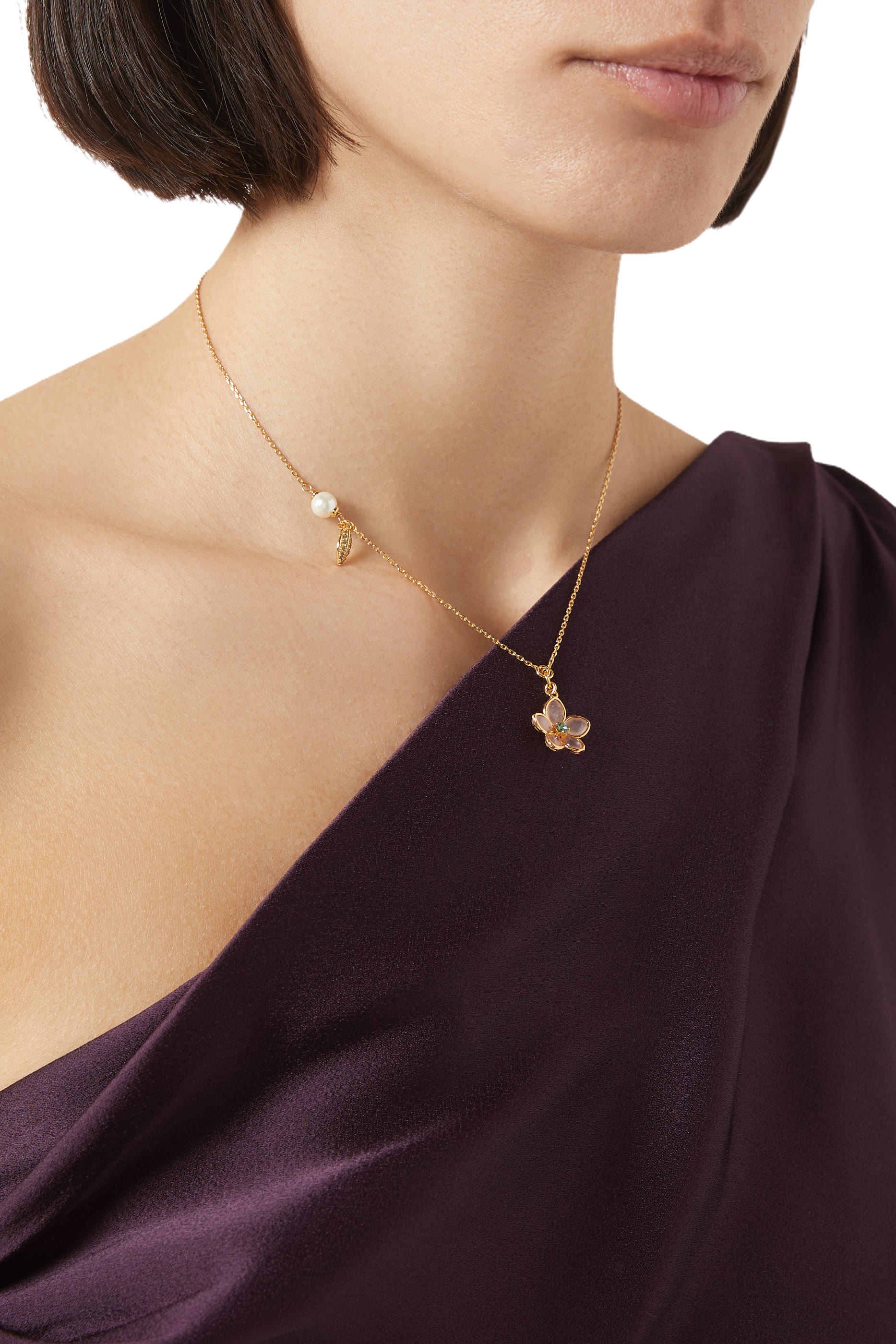 قلادة بدلاية بتصميم زهرة