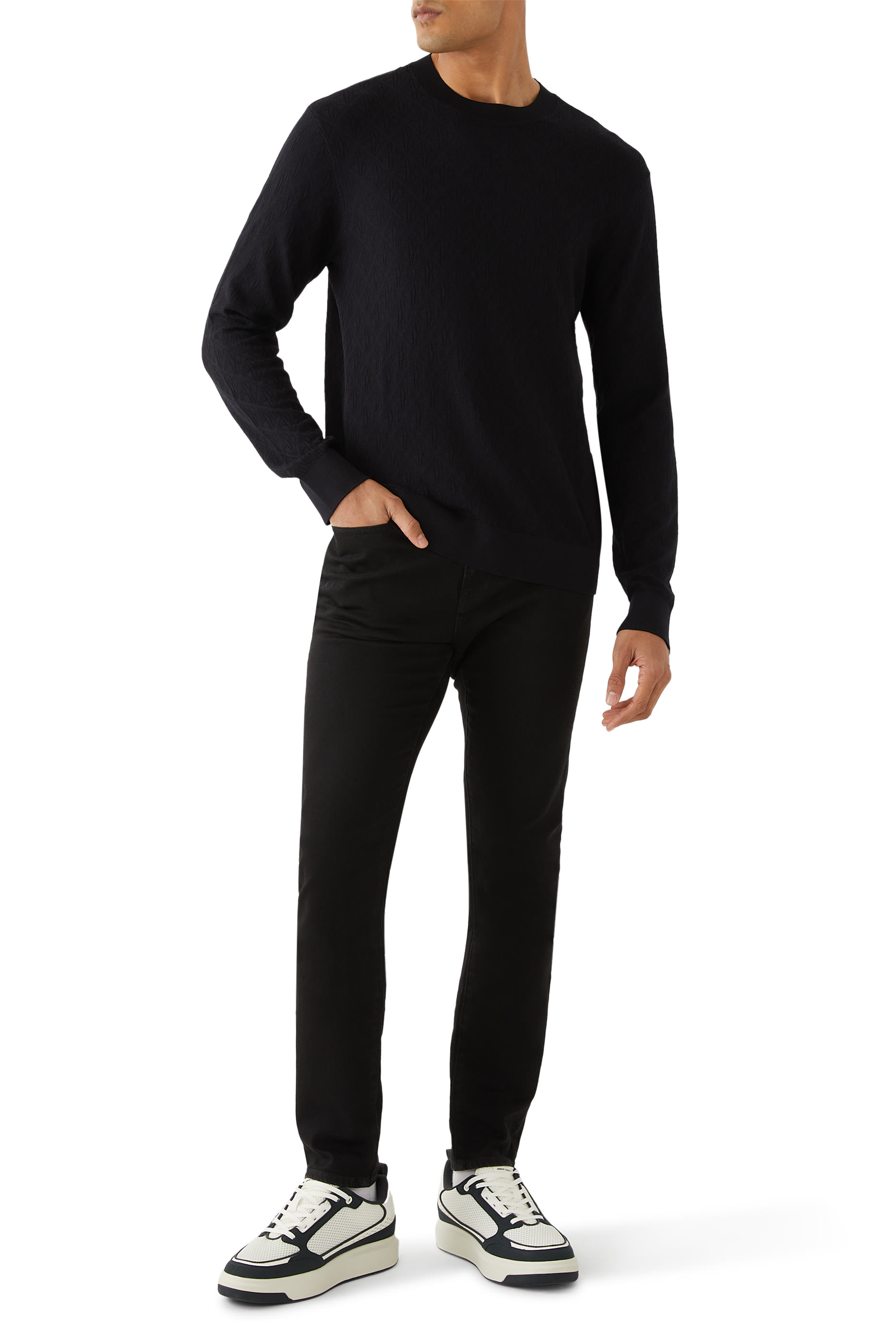 سويت شيرت بياقة ضيقة بشعار الماركة بنفس اللون