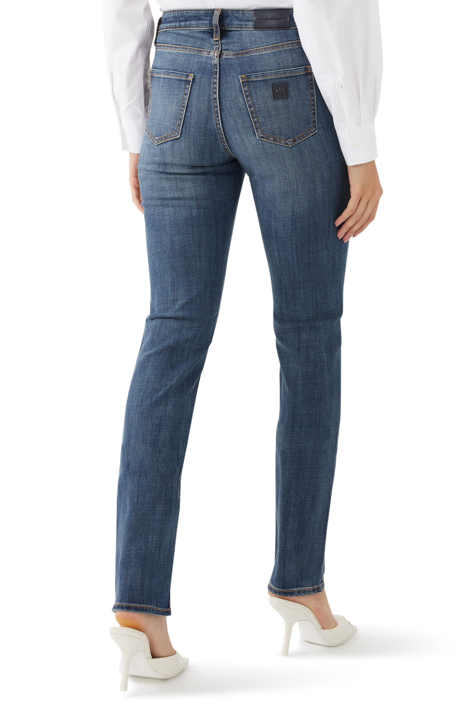 بنطال جينز بقصة ضيقة