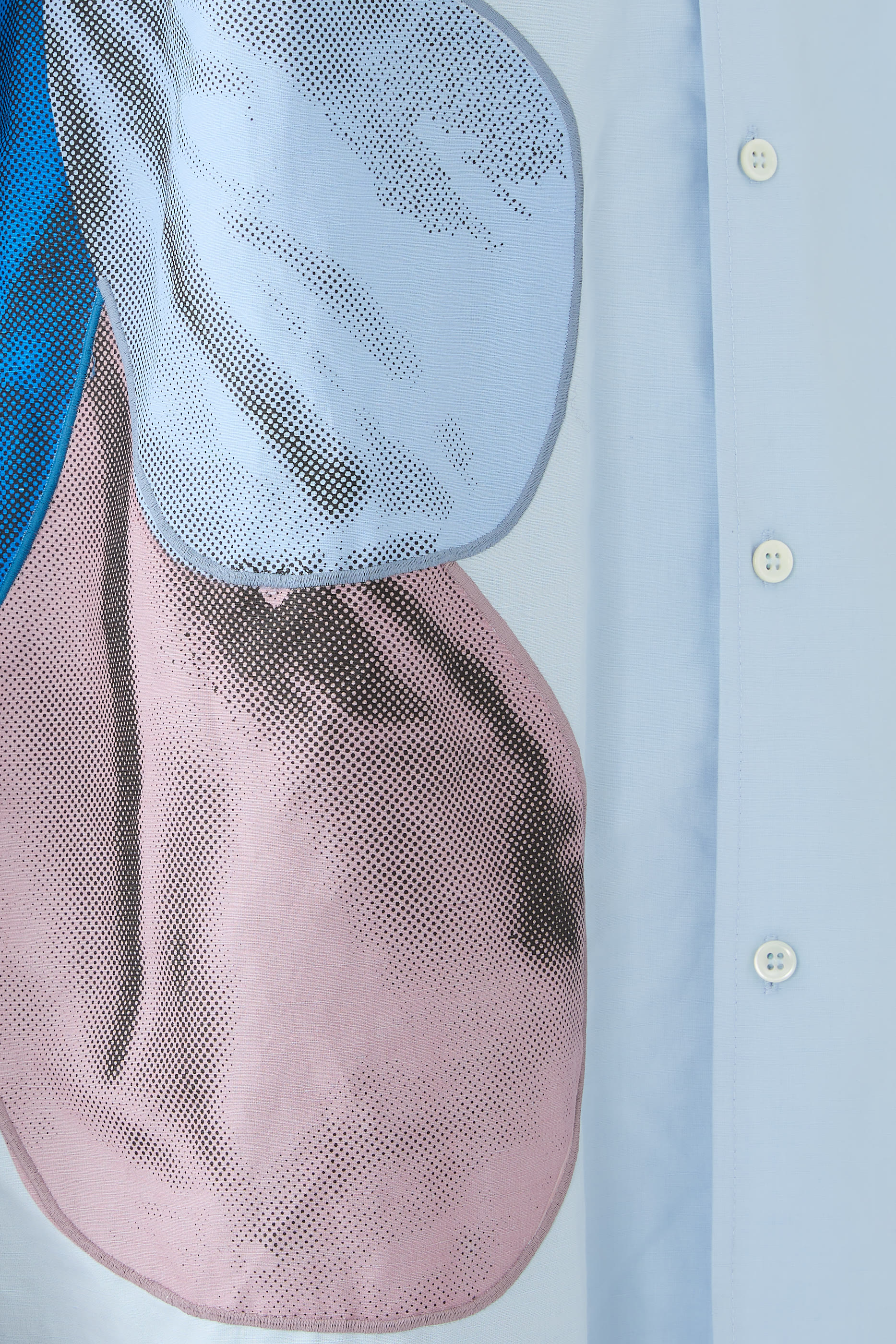 قميص بأكمام قصيرة وتطريزات بالون