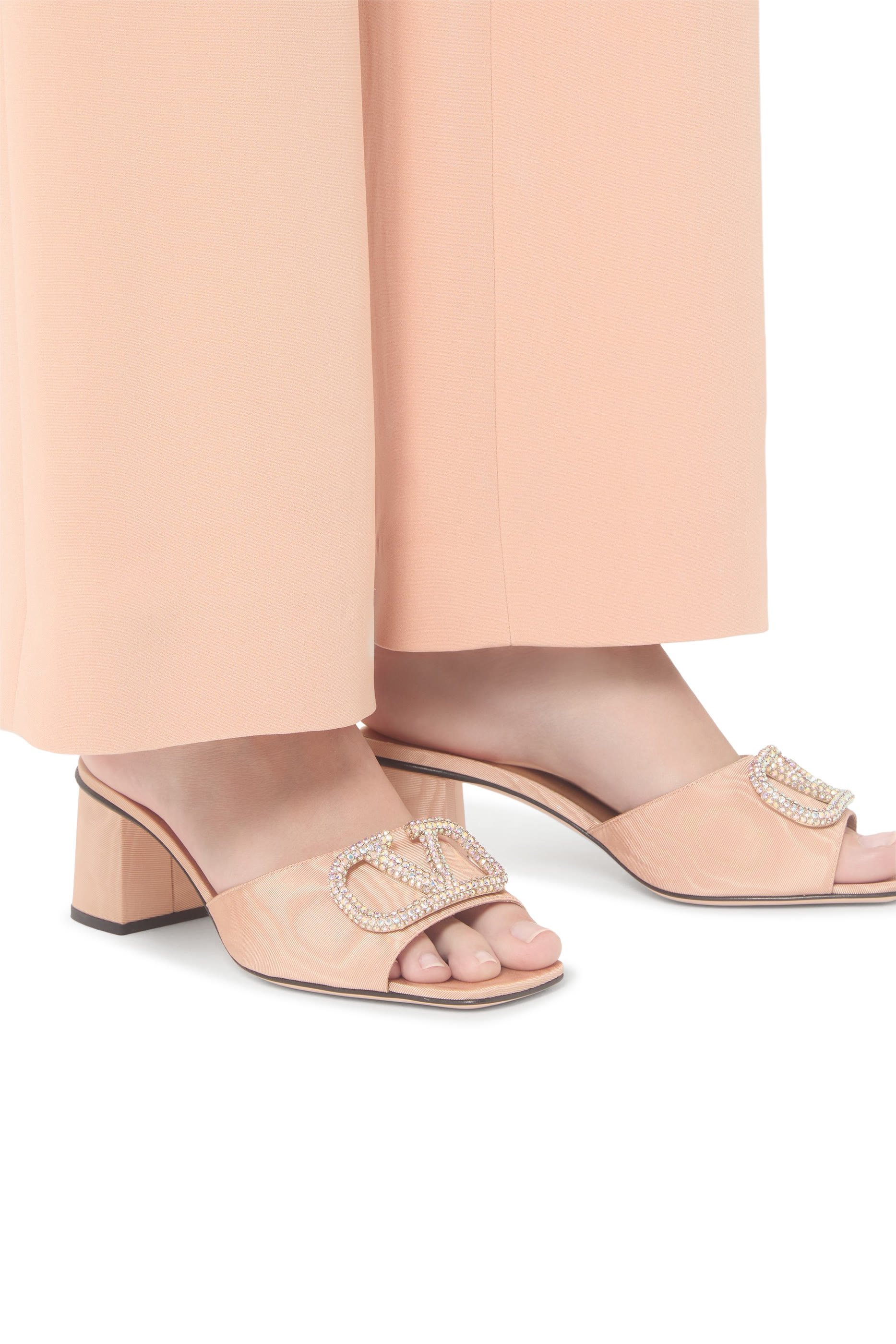 صندل خفيف 60 بشعار الماركة