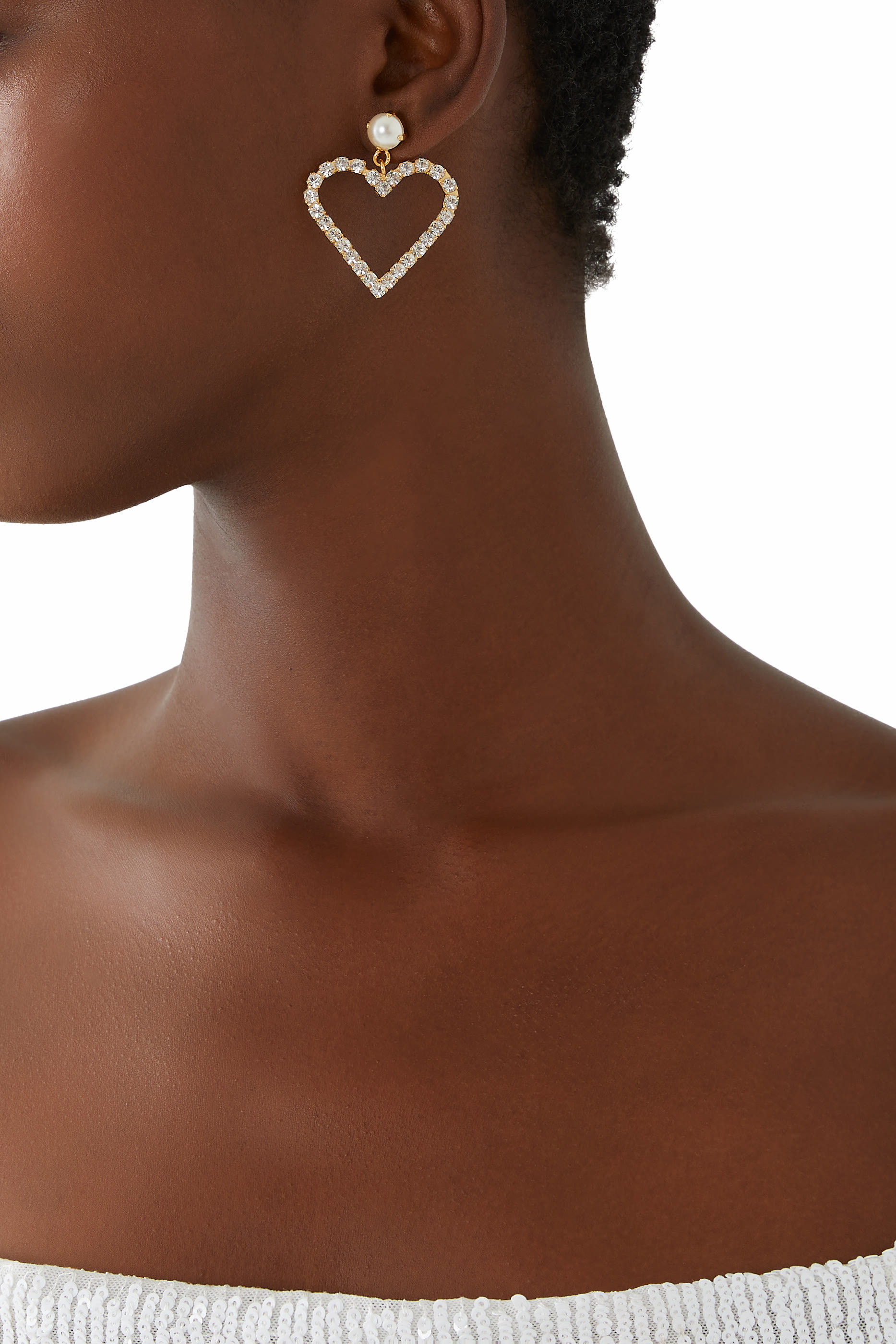 أقراط هارت تو هرات مرصعة بكريستال ولؤلؤ، طلاء ذهب عيار 18