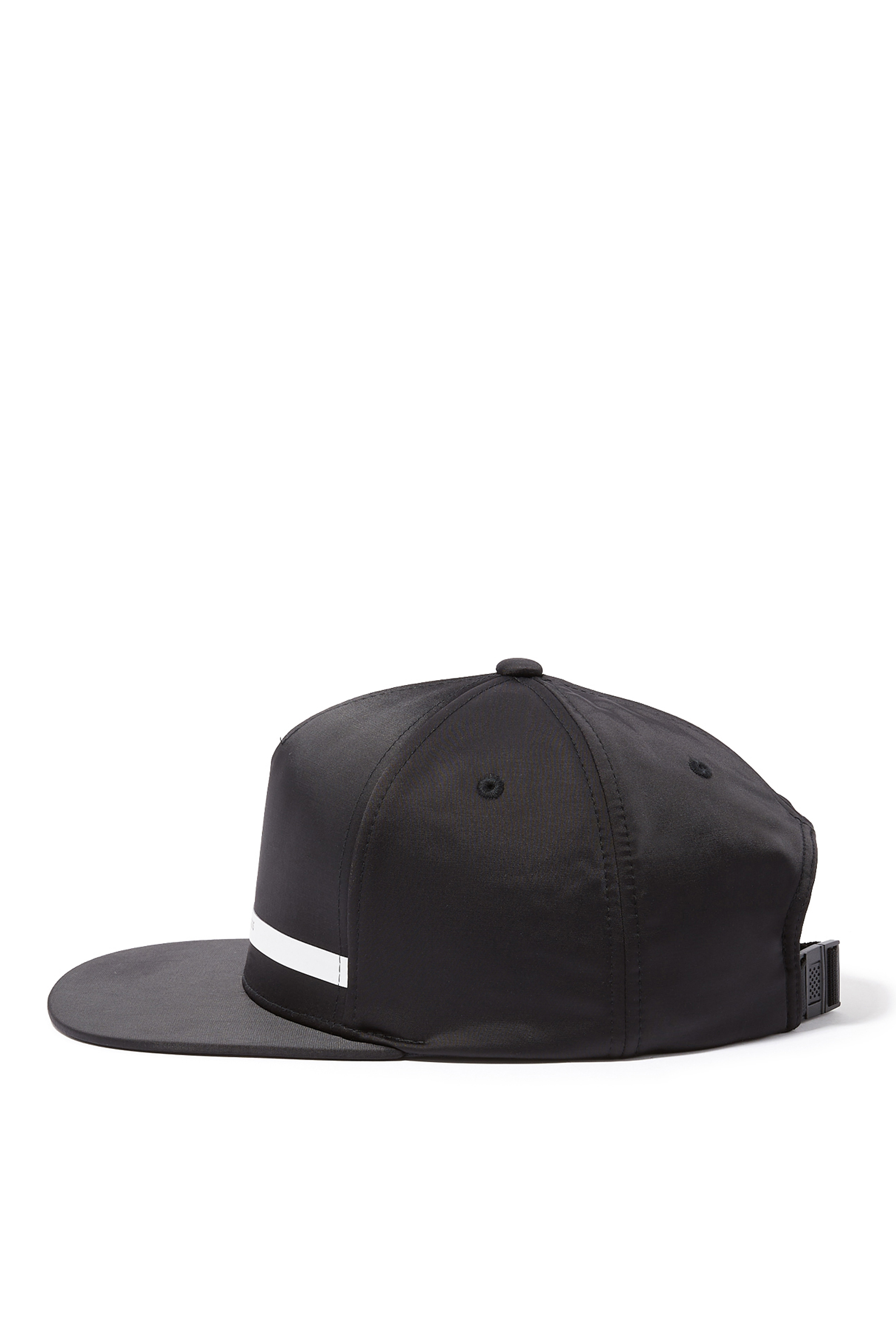 كاب بخط محفور بشعار الماركة ستان