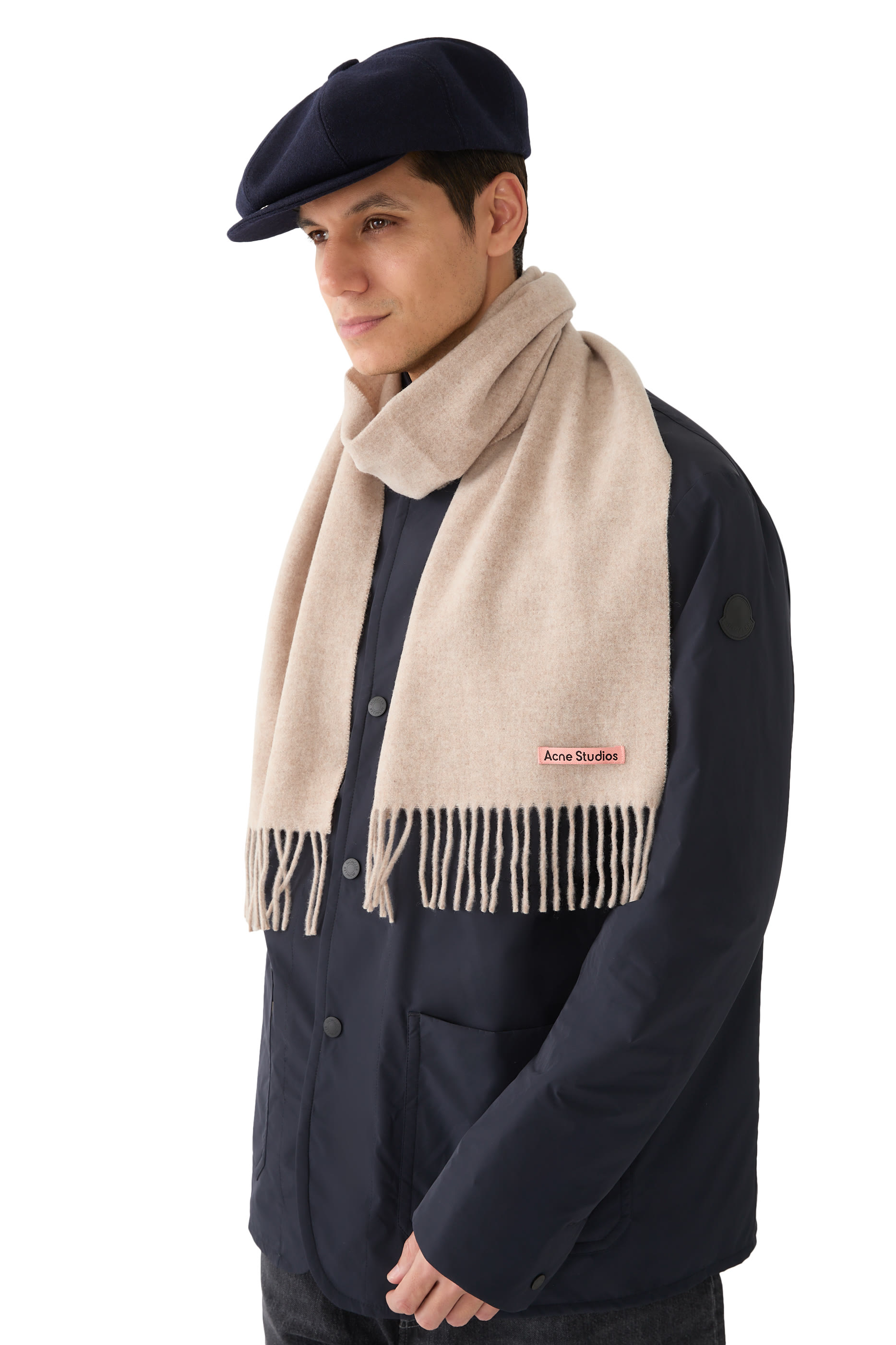 وشاح بوشرّابات صوف