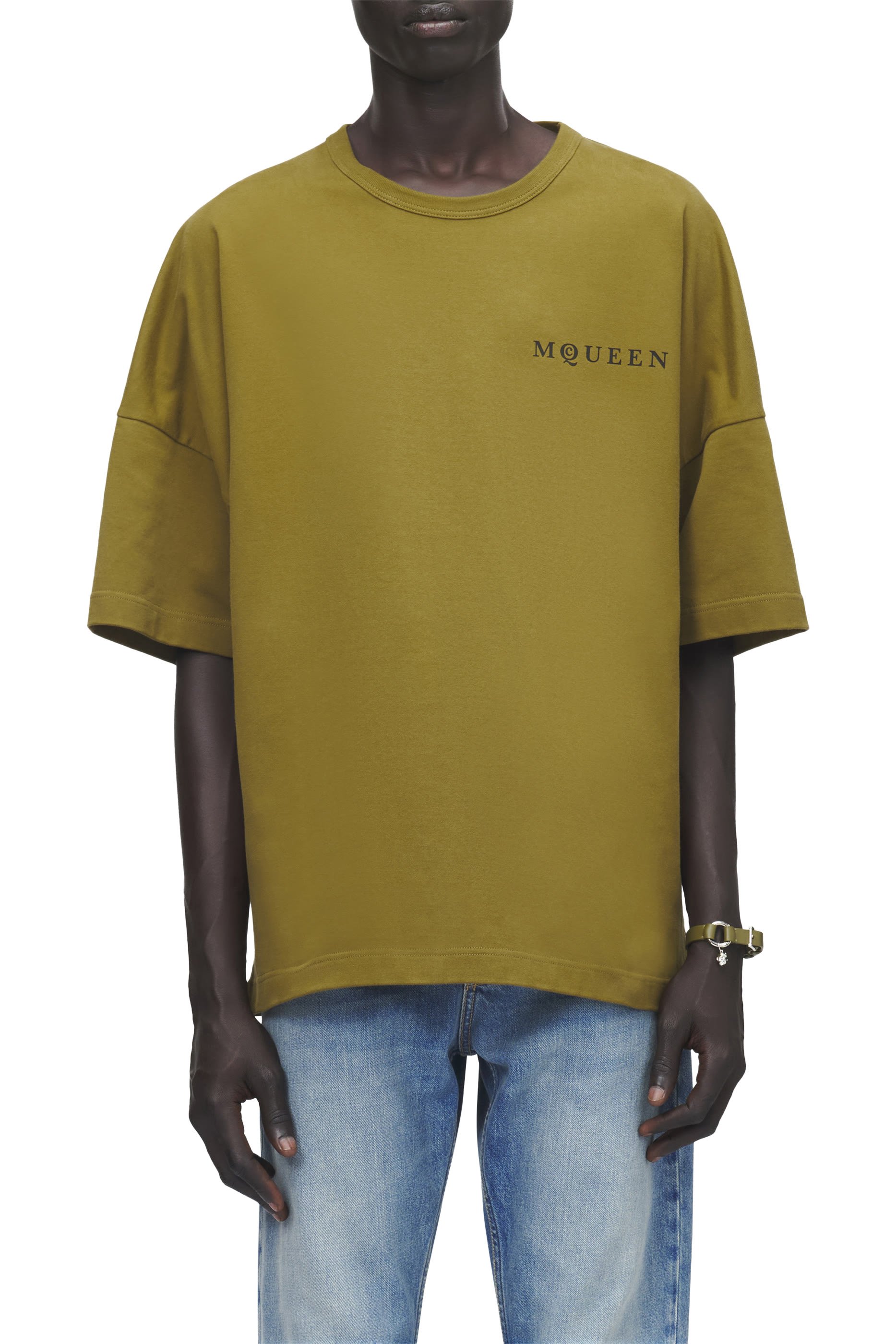 تيشيرت بقصة فضفاضة