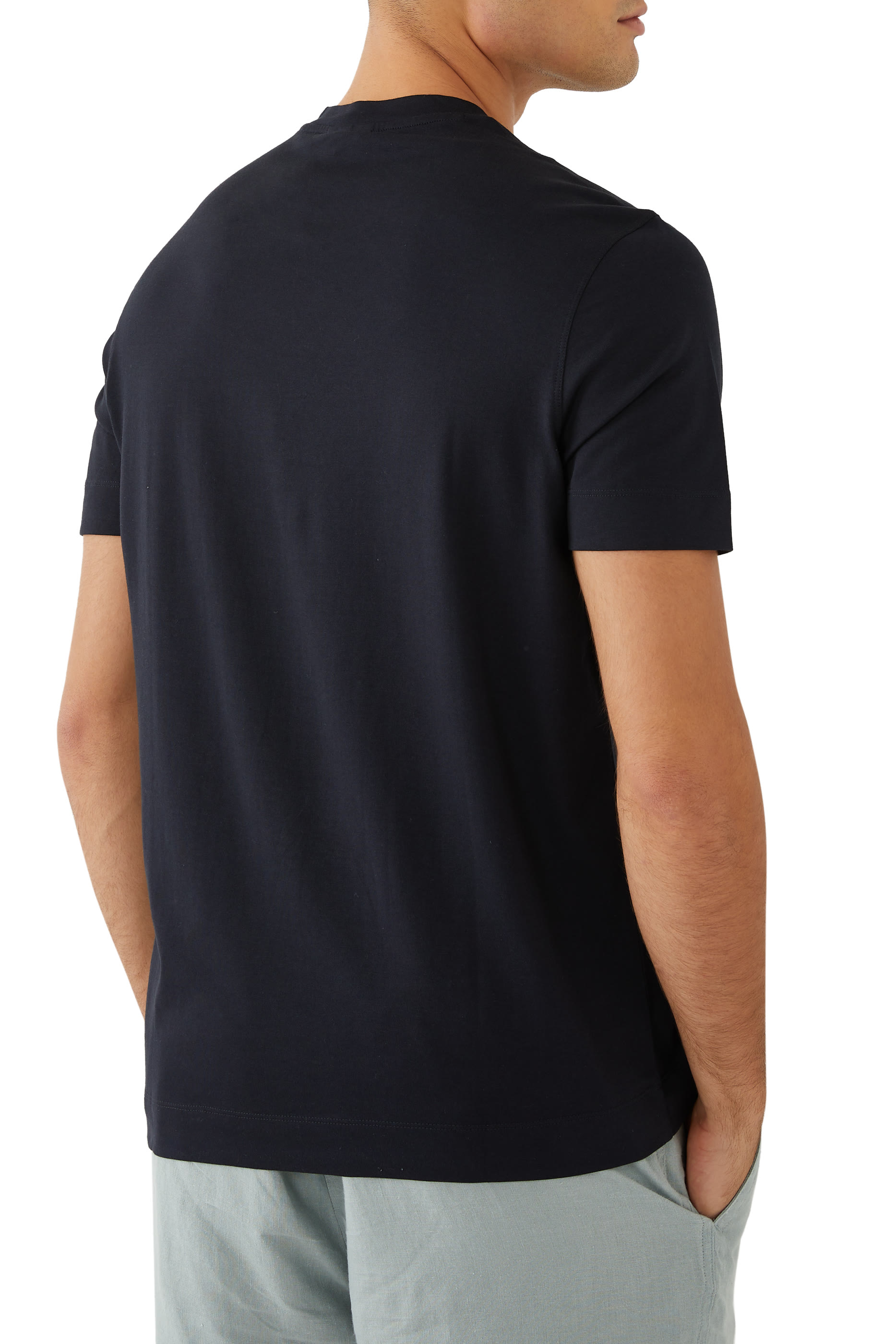 تيشيرت بطبعات شعار الماركة