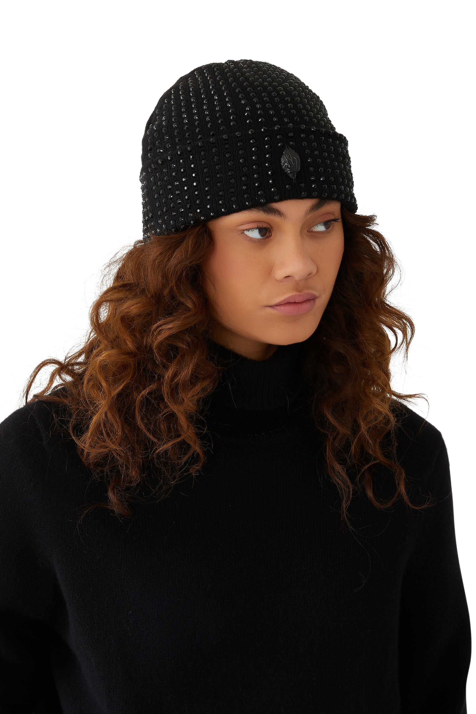 قبعة بيني بشعار الماركة مرصعة بالكريستال